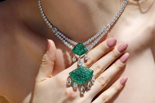 Colombian emeralds. Buy Muzo Chivor emerald parcels in wholesale price