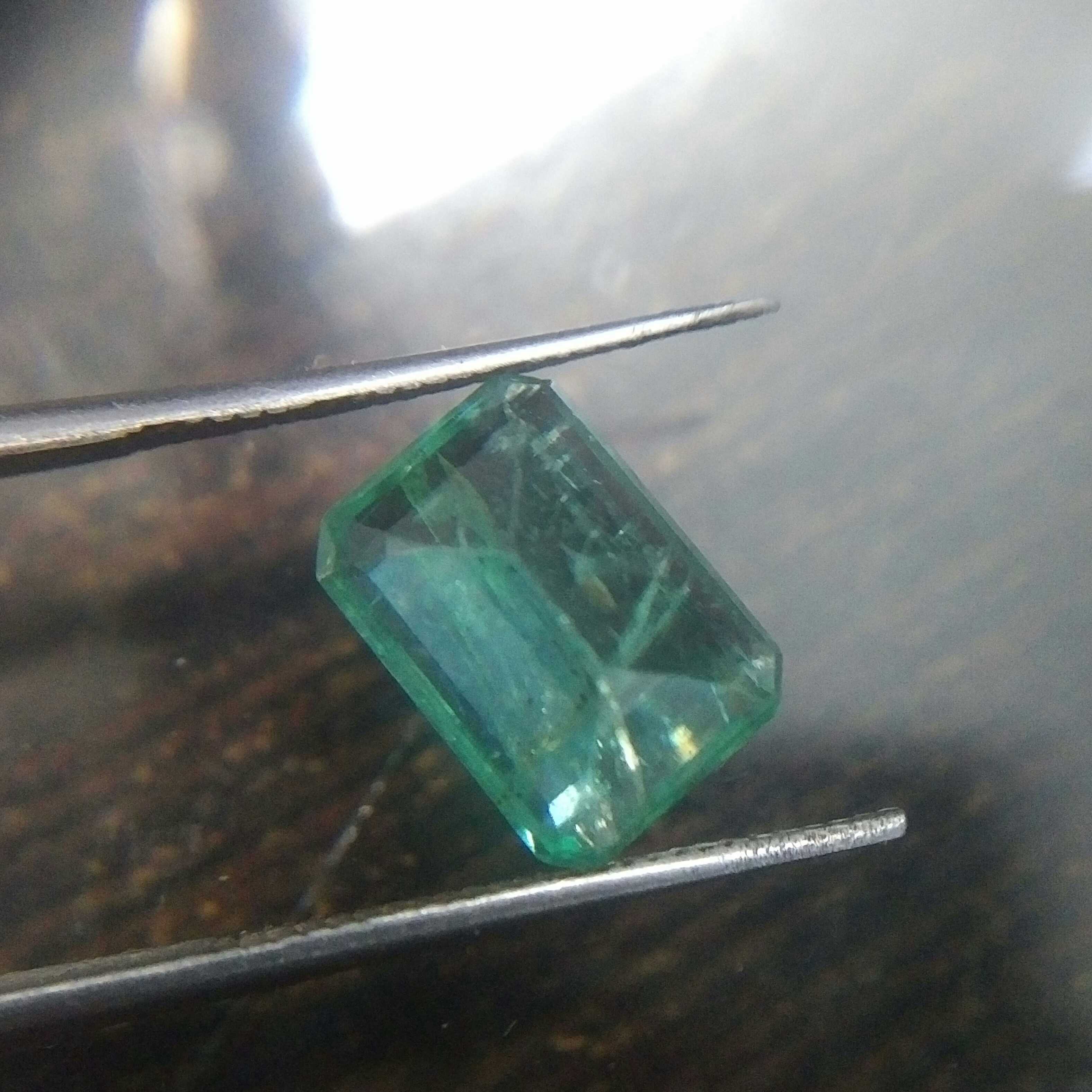 3.04ct medium light graas green octagon emerald