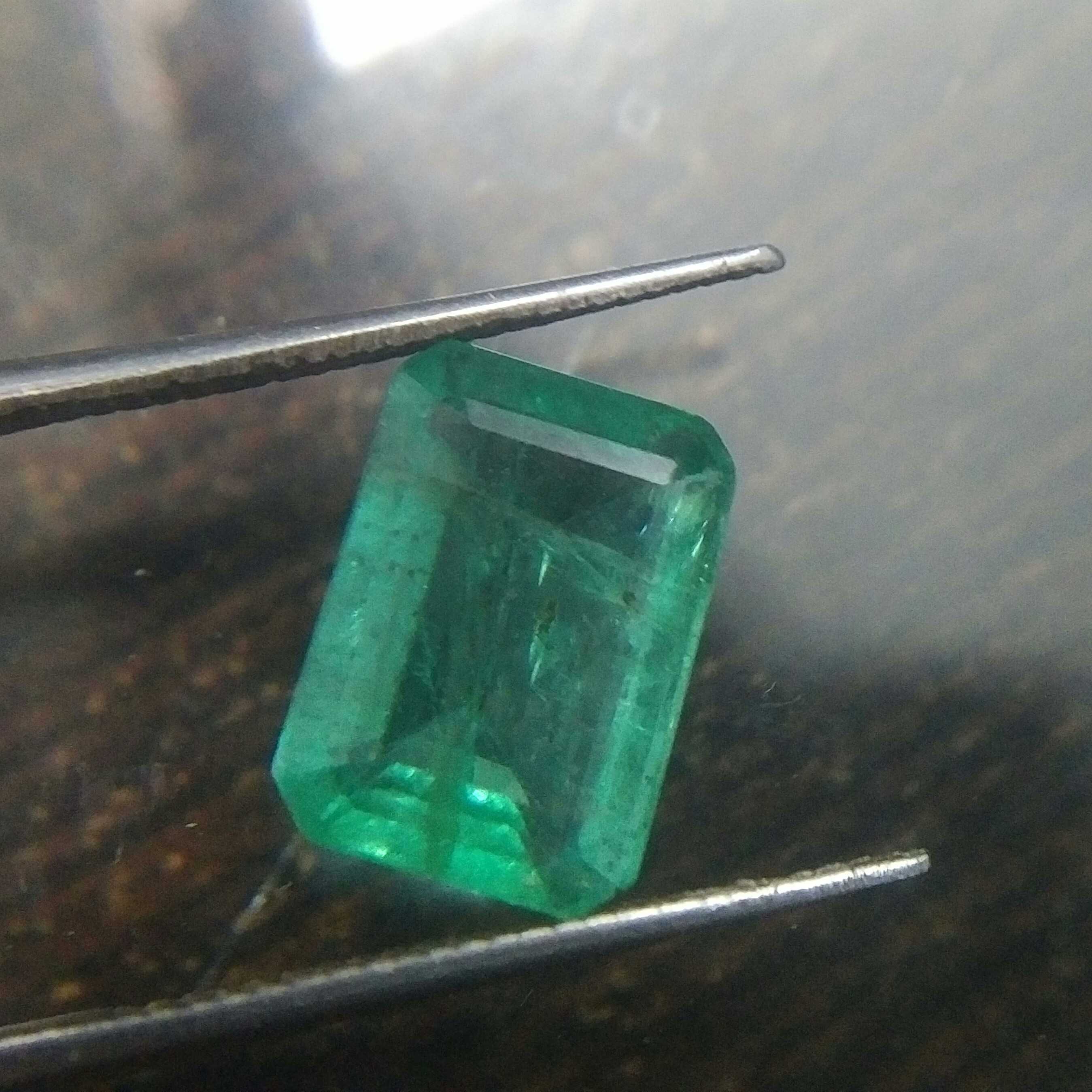 3.04ct medium light graas green octagon emerald