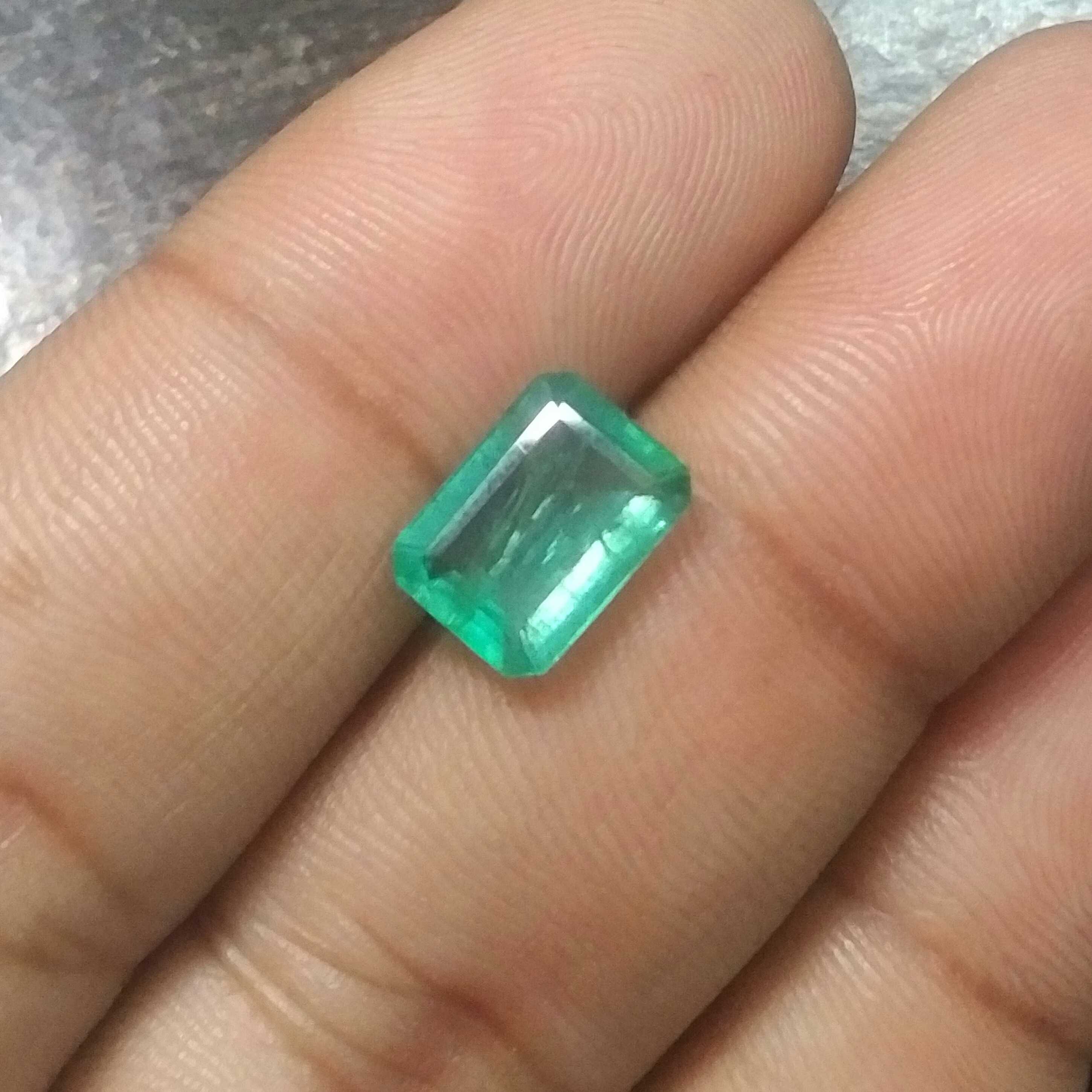 3.04ct medium light graas green octagon emerald