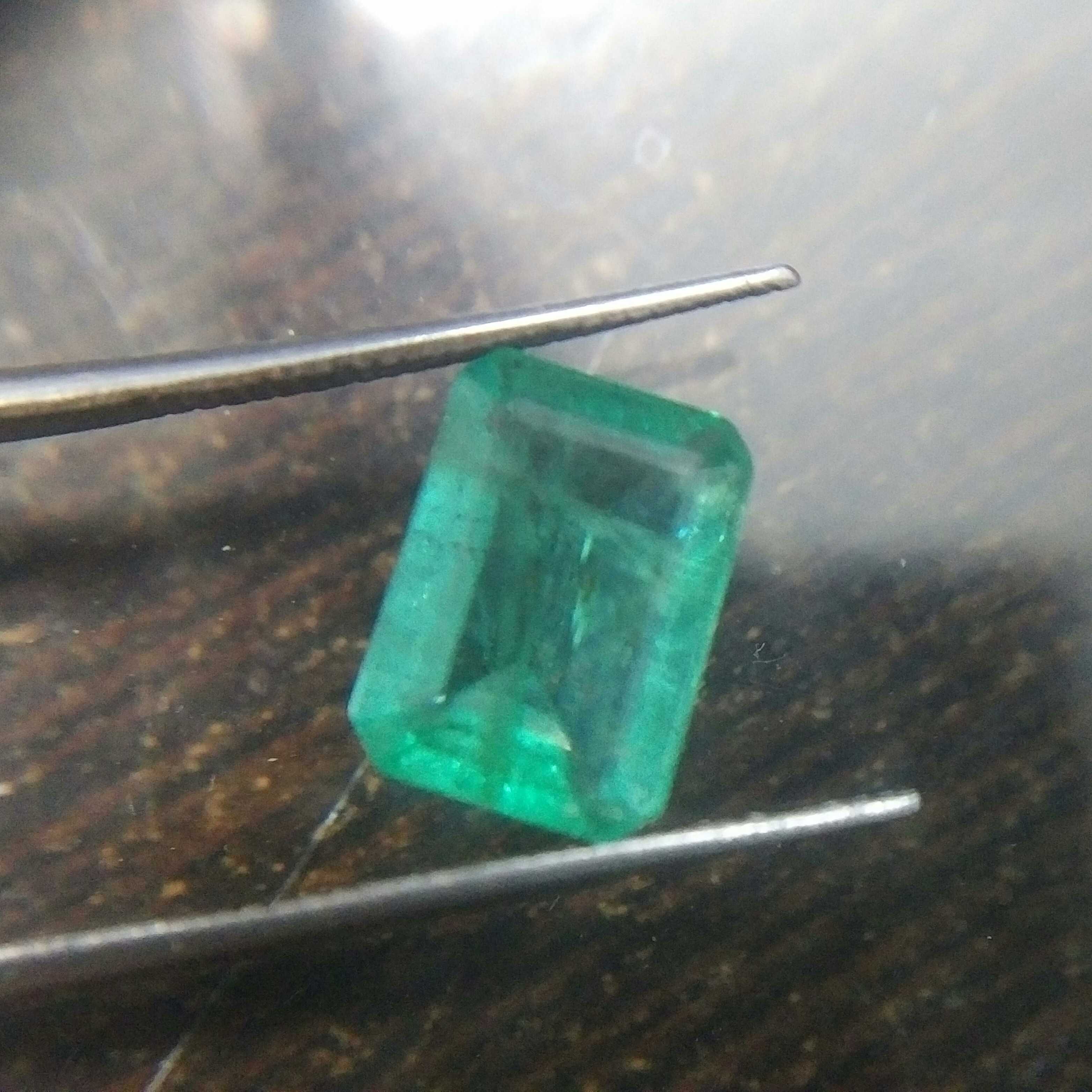 3.04ct medium light graas green octagon emerald