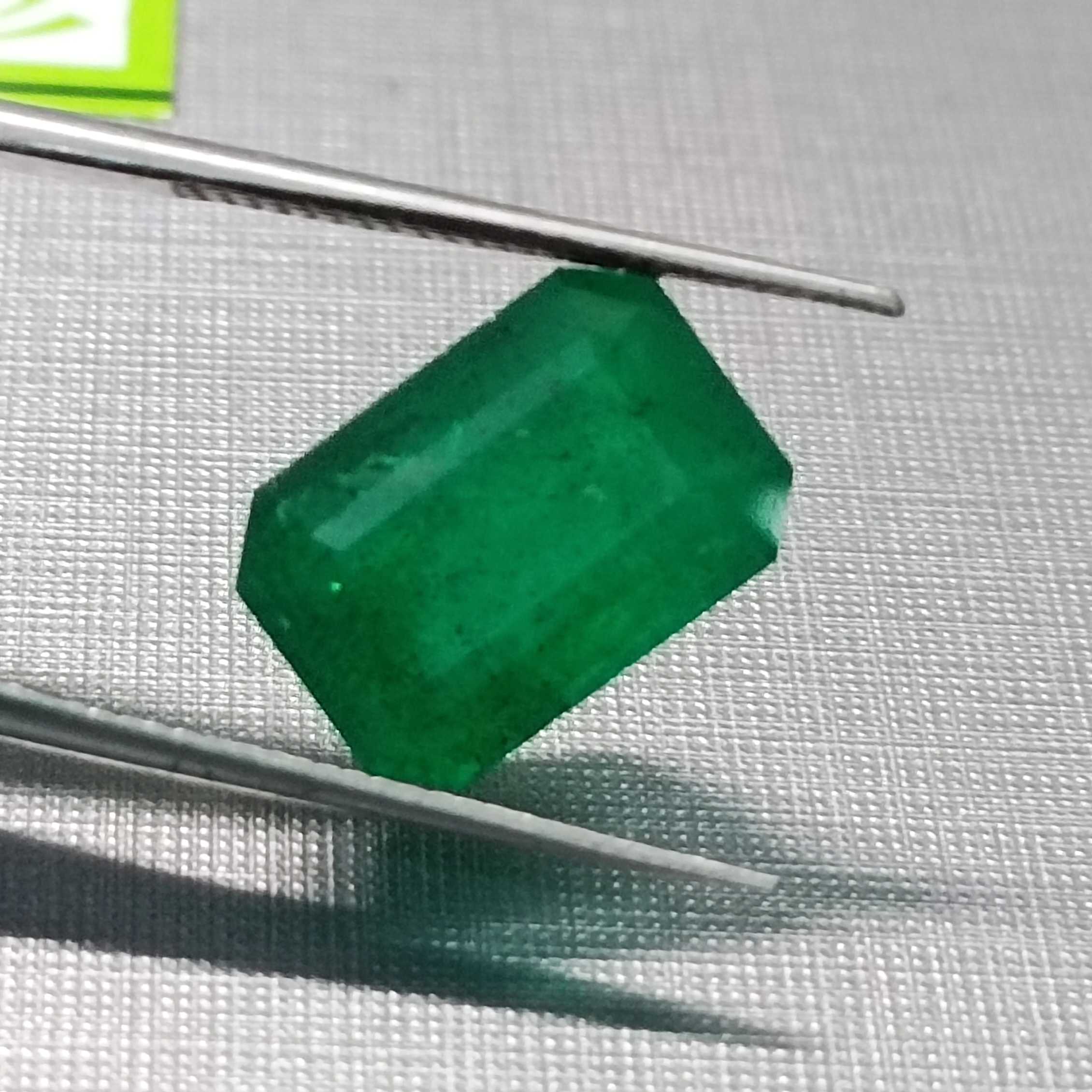 4.43 ct vivid green octagon shape emerald 