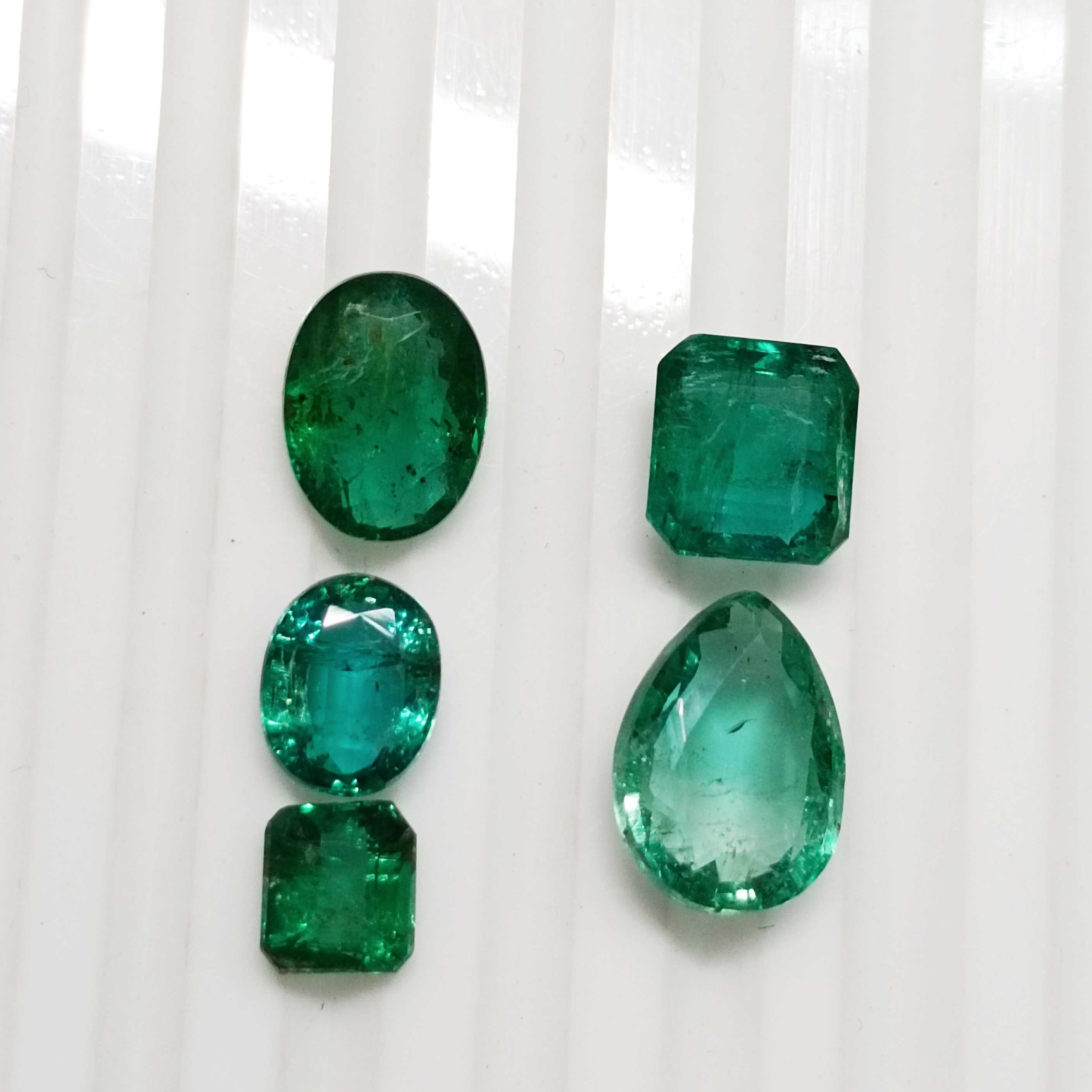 9.27ct 5 pcs vivid medium to deep green Zambian emerald stone parcel
