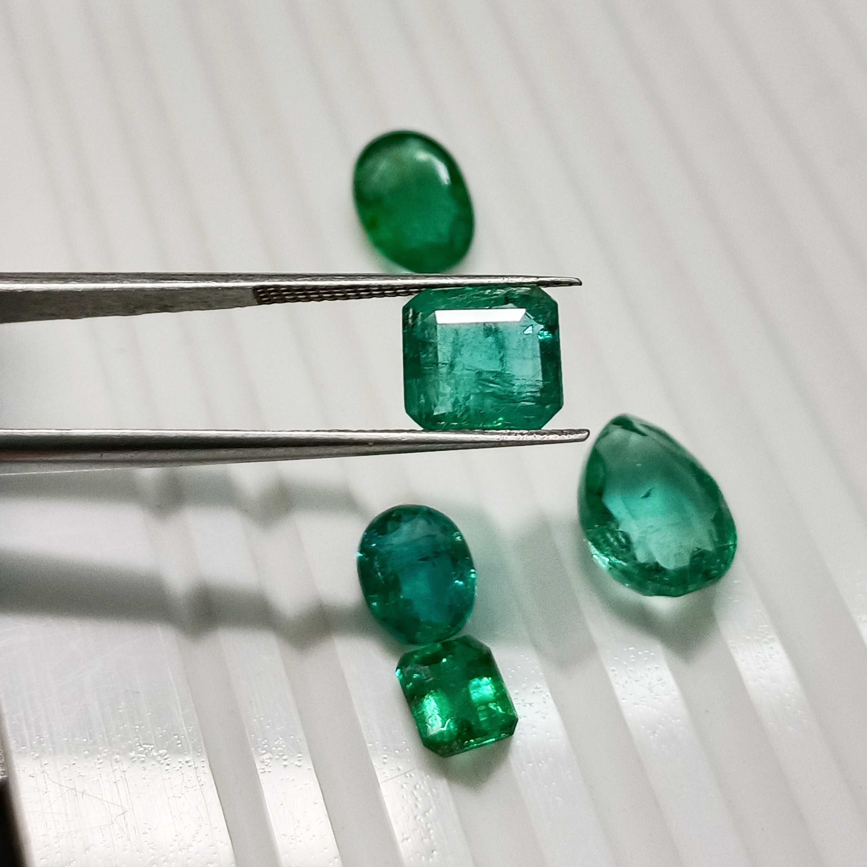 9.27ct 5 pcs vivid medium to deep green Zambian emerald stone parcel