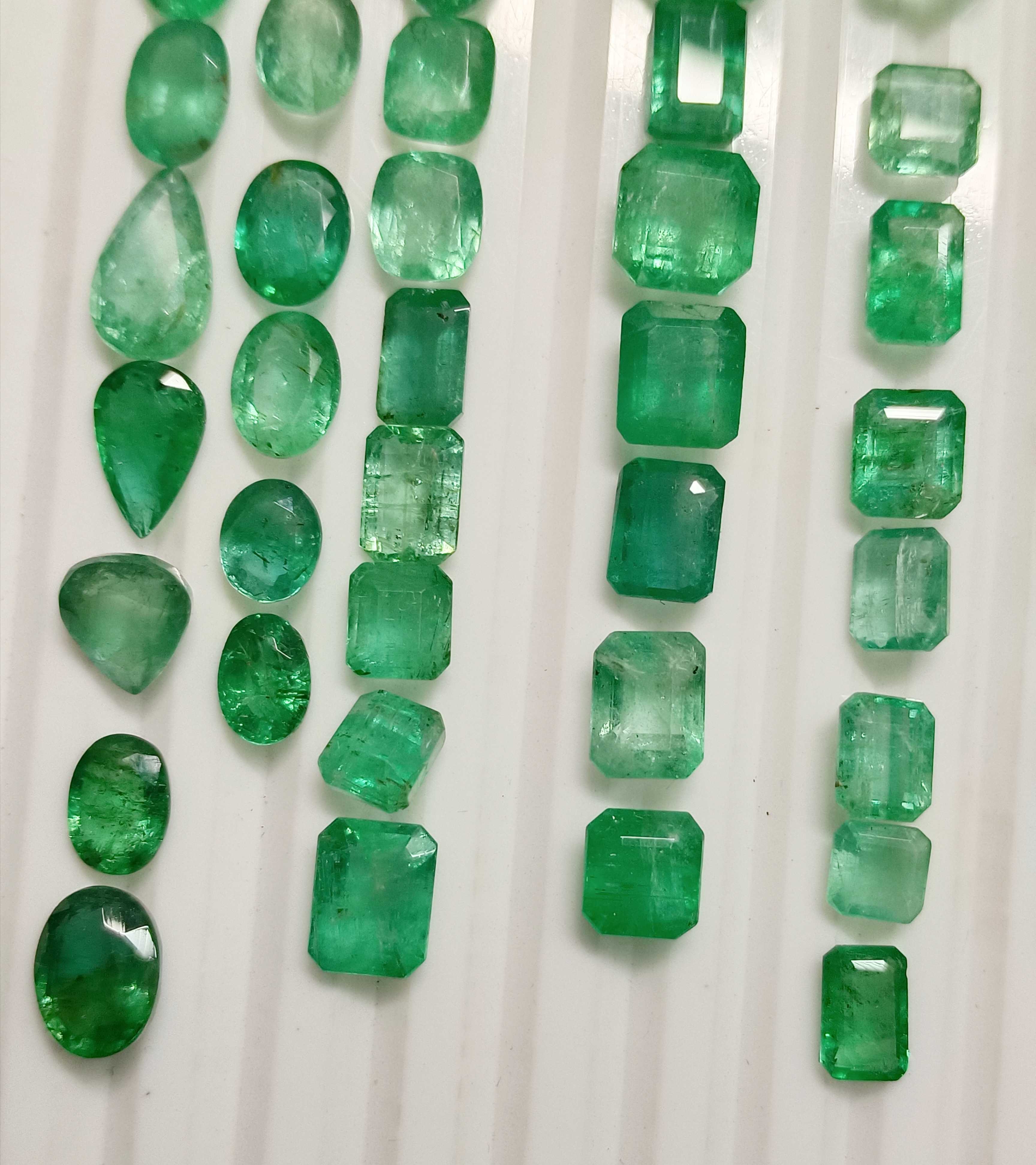 76ct 45pcs medium green mix color and shape emerald parcel
