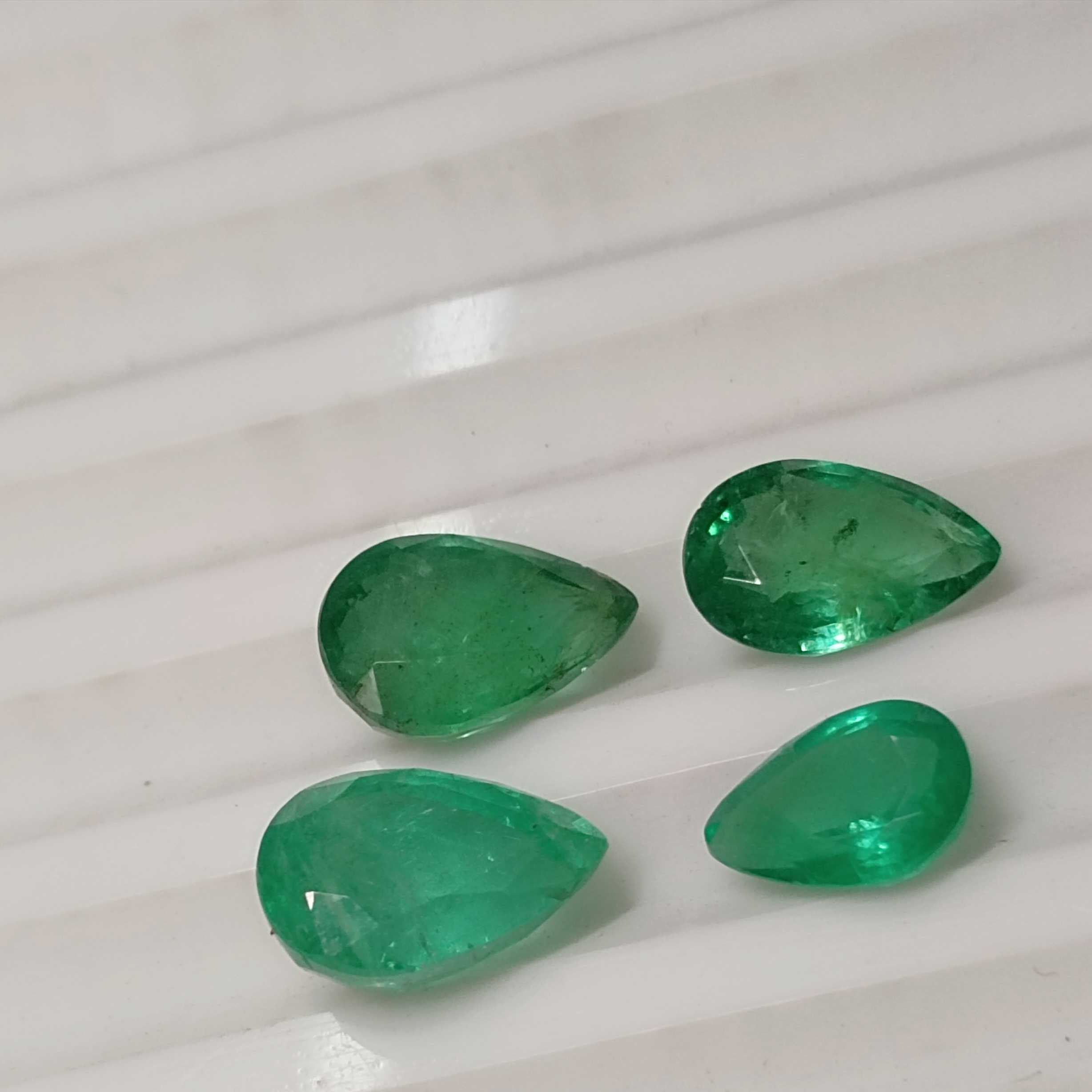 7.85ct vivid colored pear shape emerald lot