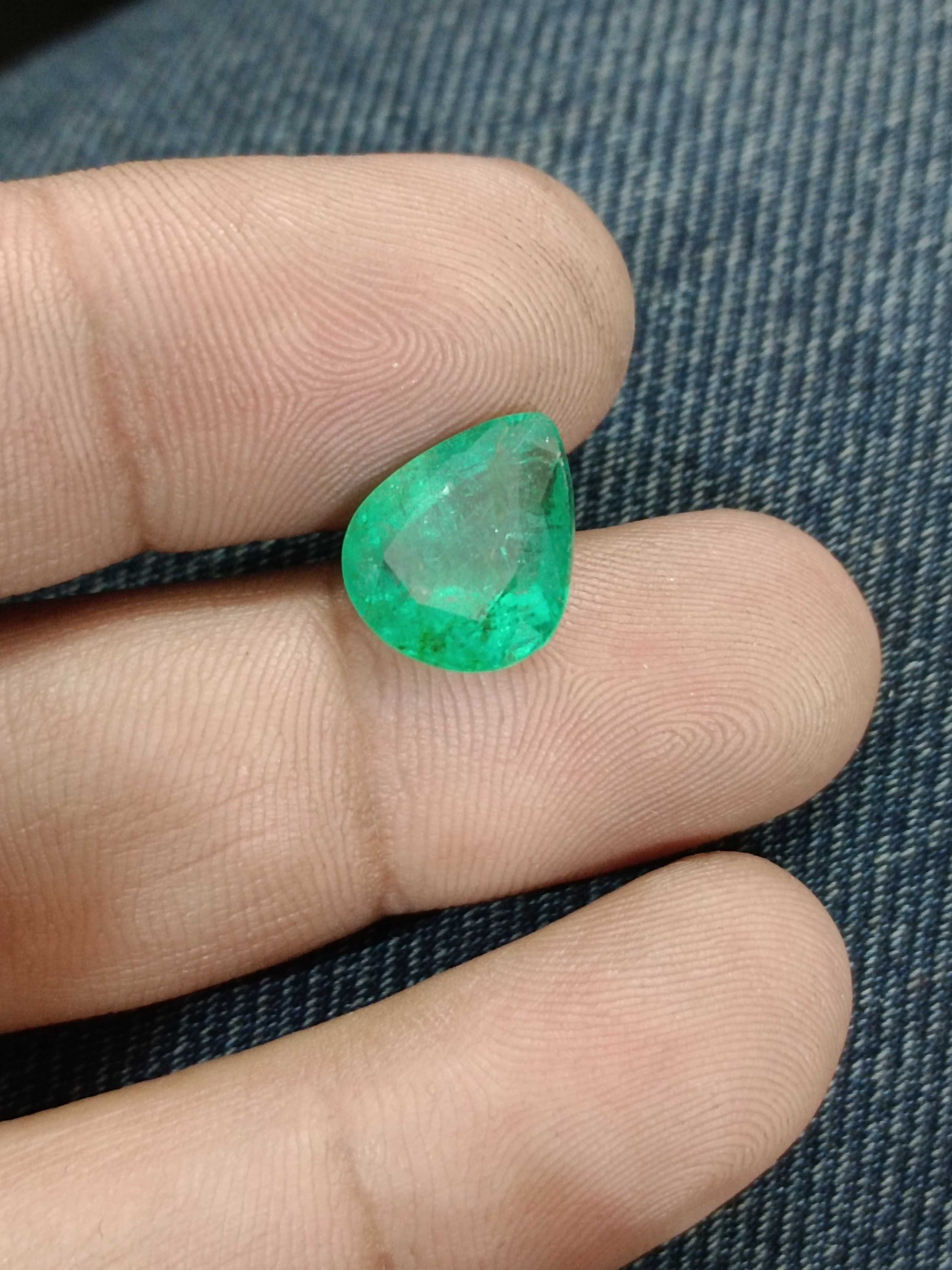 5.54ct IGI Certified Bright Neon Green Pear cut Colombian Emerald 