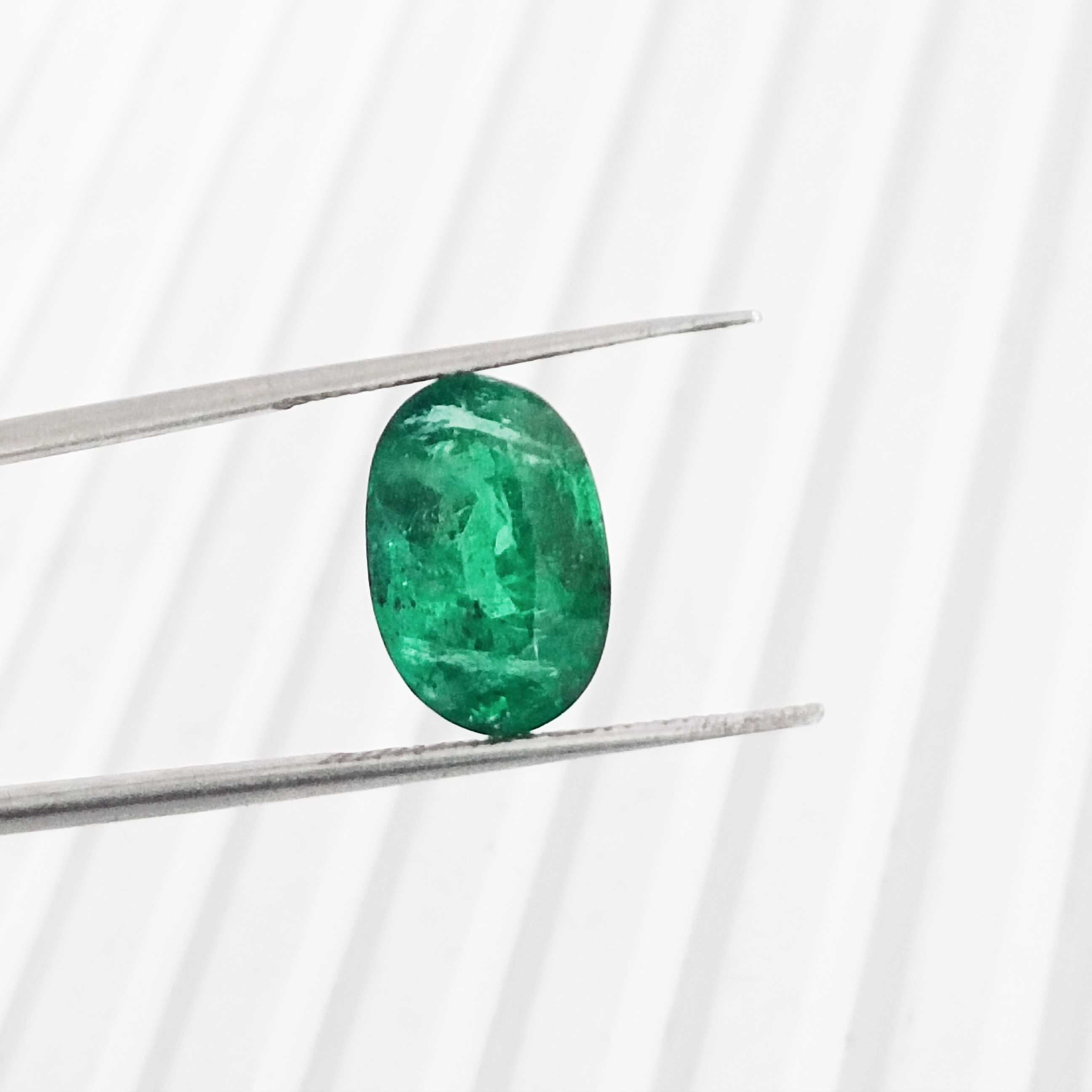 3.99ct IGI Certified Oval Vivid Green Color Emerald Gemstone