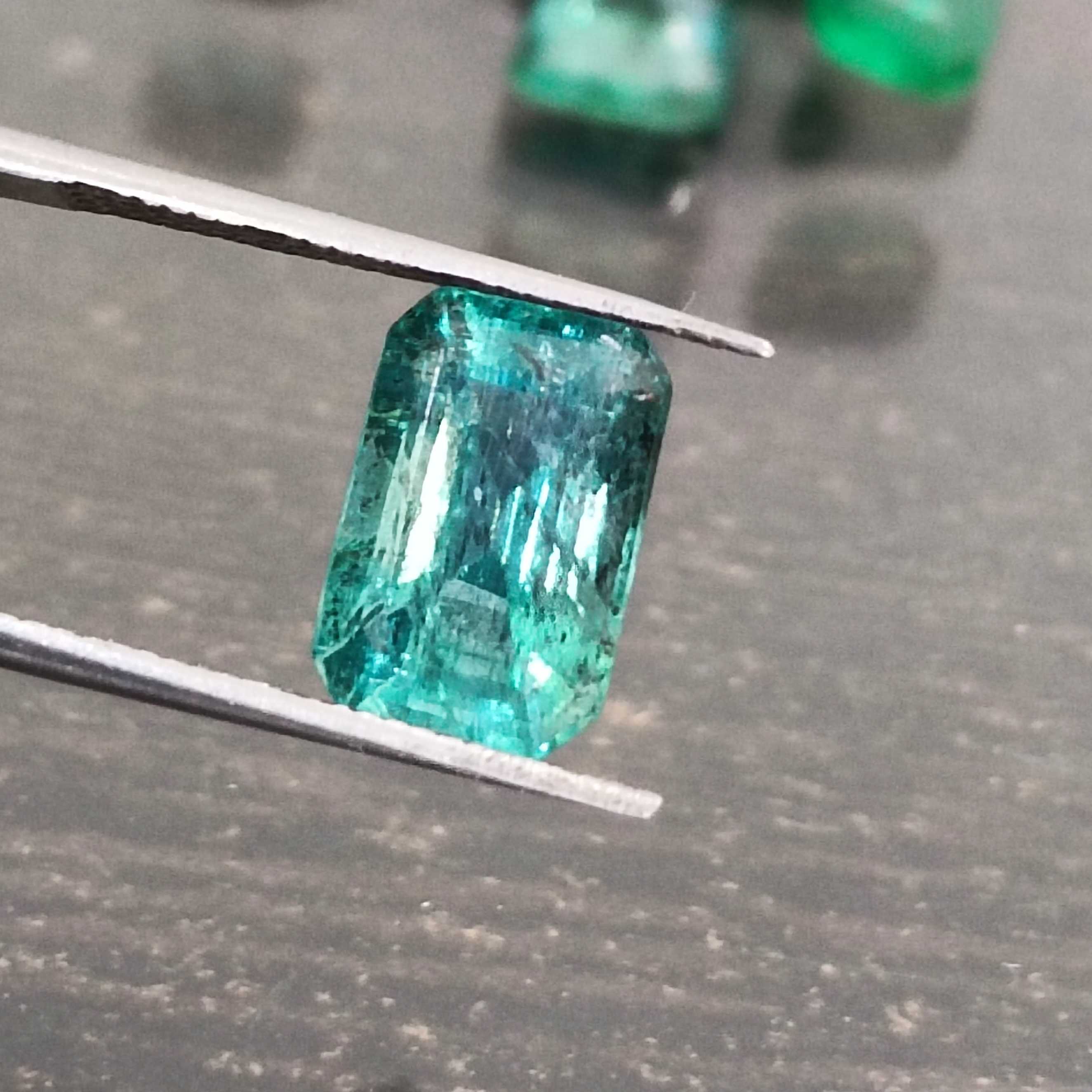 2.86ct high luster bluish green octagon emerald/