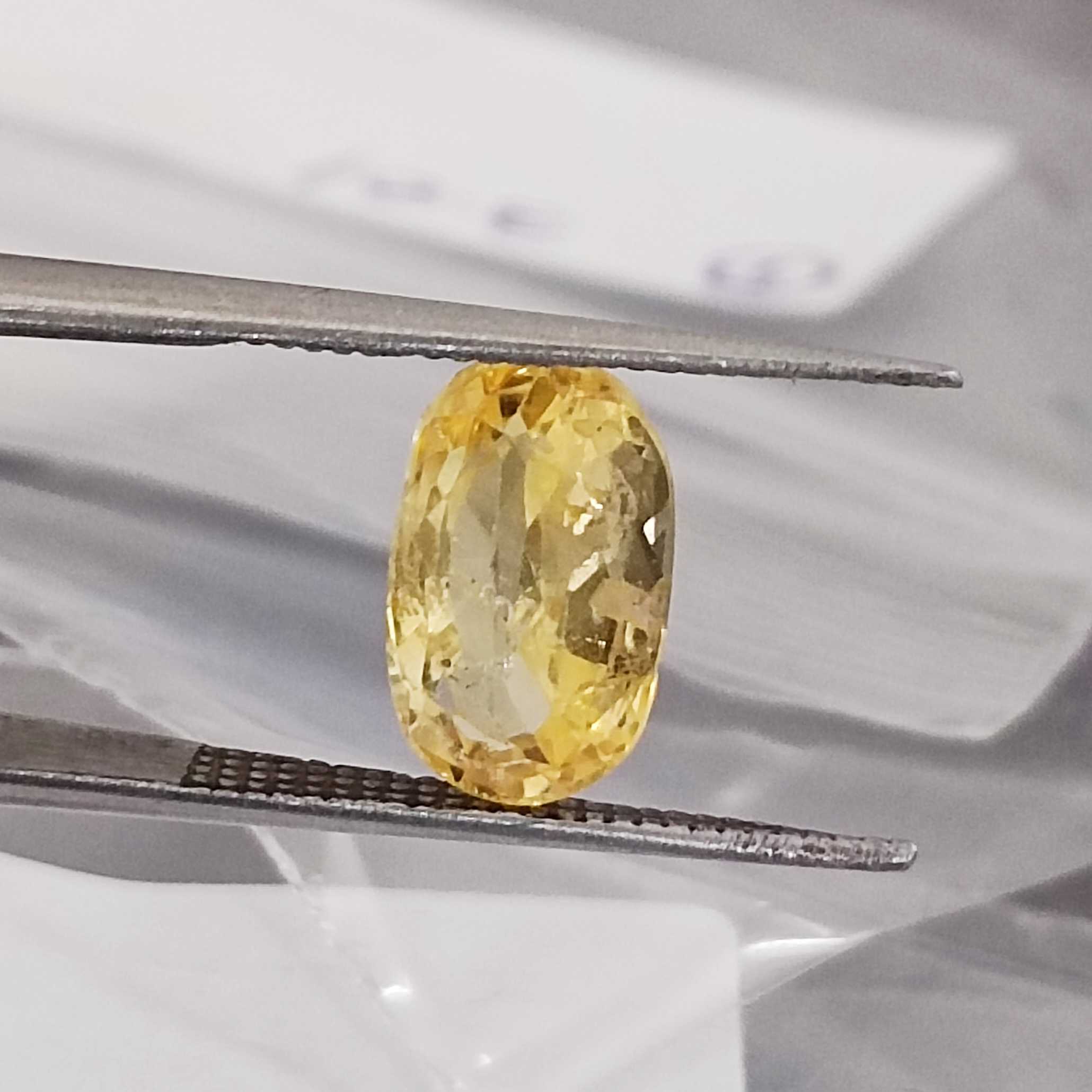 3.01ct certified unheated deep vivid yellow oval cut Ceylon sapphire 