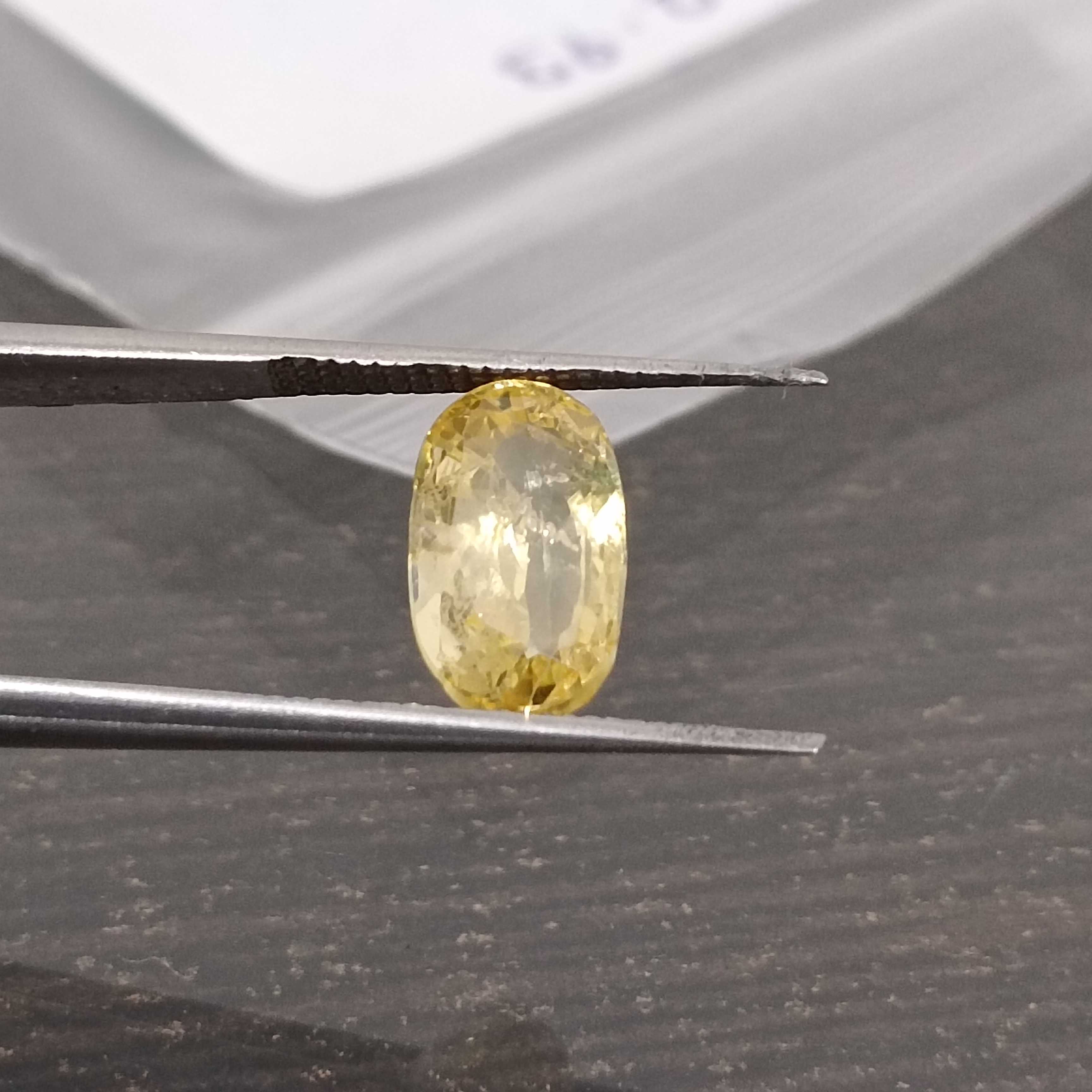 3.01ct certified unheated deep vivid yellow oval cut Ceylon sapphire 