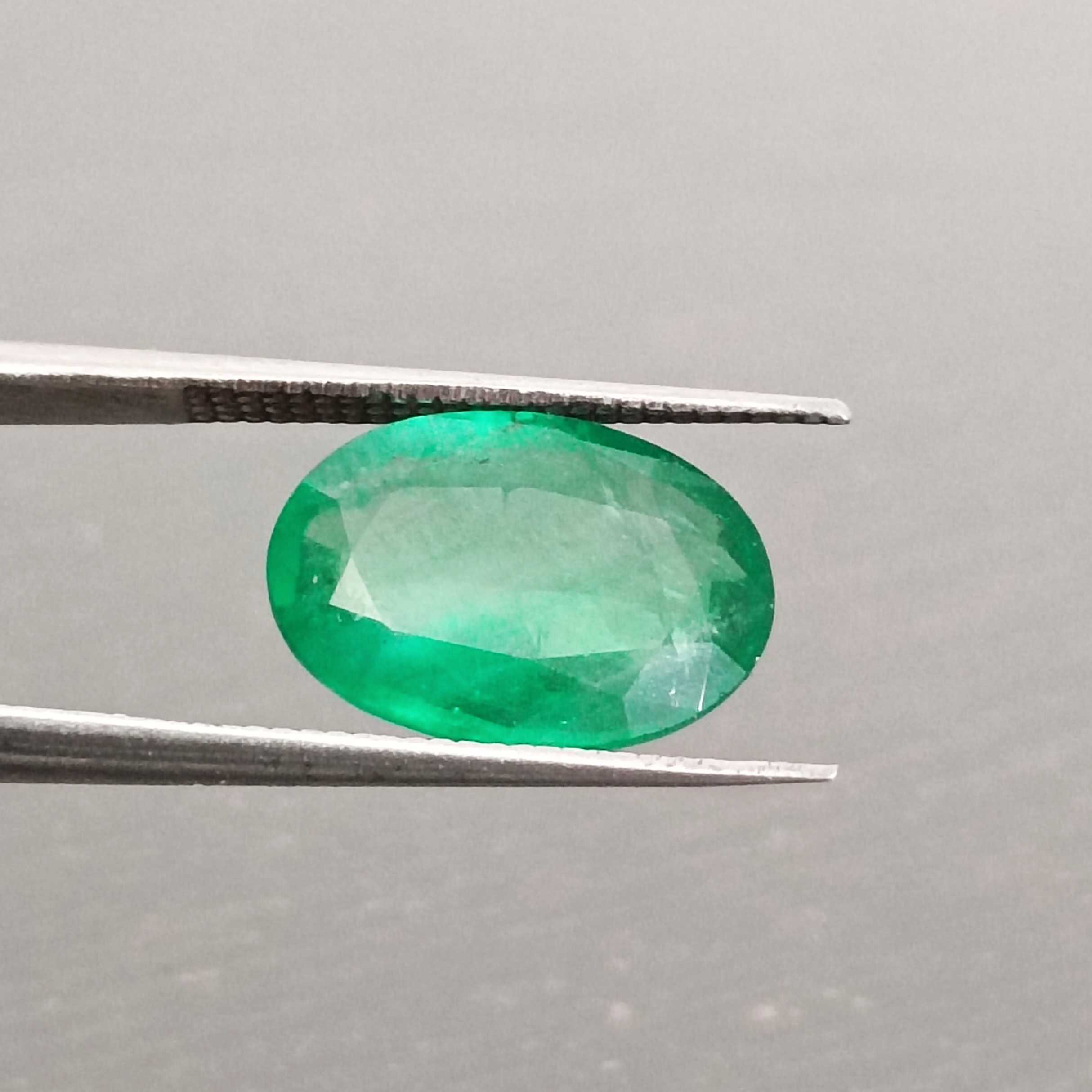 2.98ct big table vivid green oval shape emerald