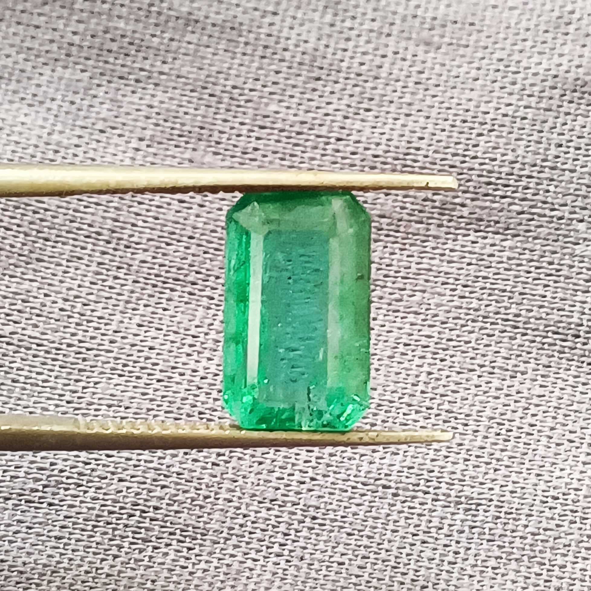 2.42ct medium deep green octagon emerald gemstone certified 