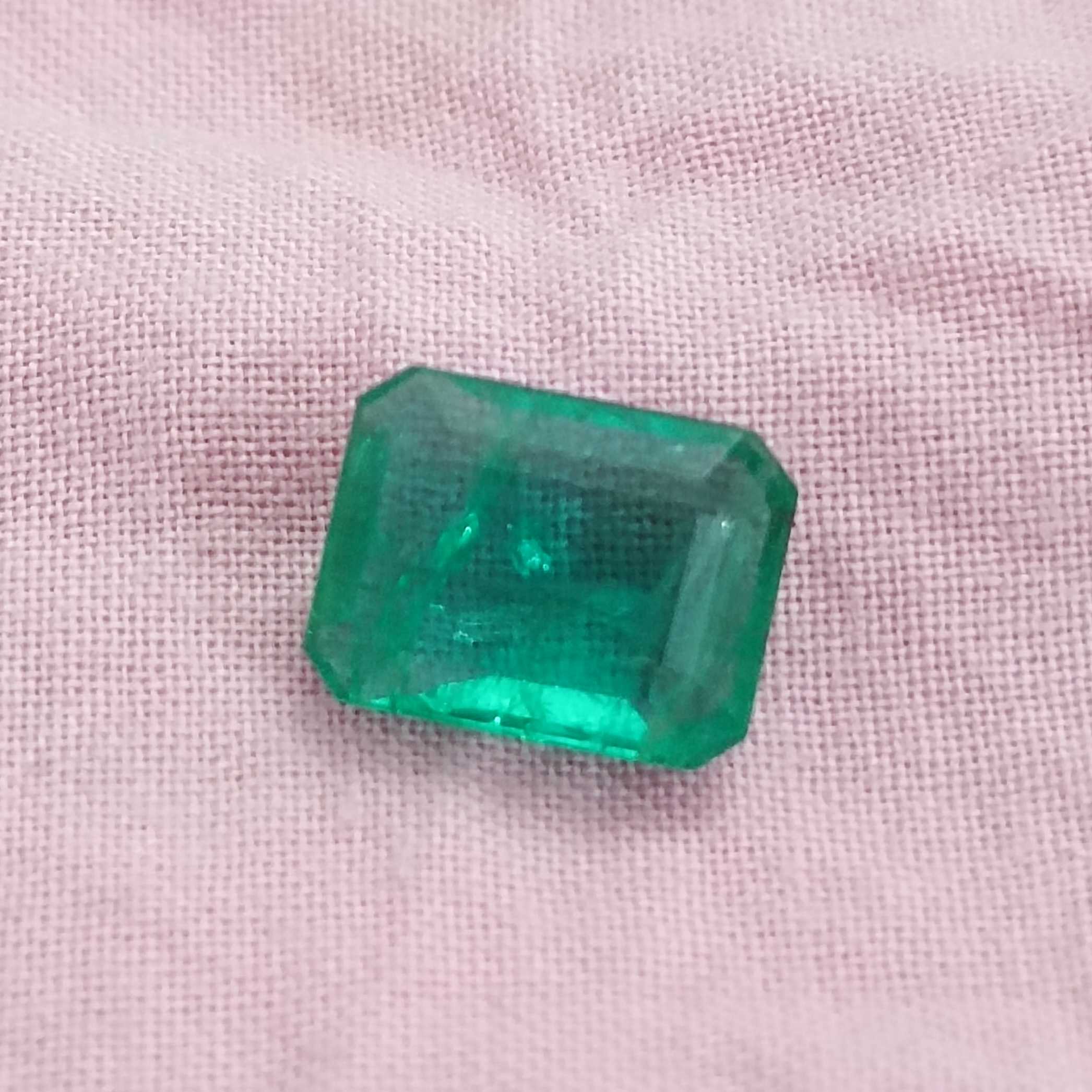 2.28ct Natural Vivid green emerald octagon cut certified gem/