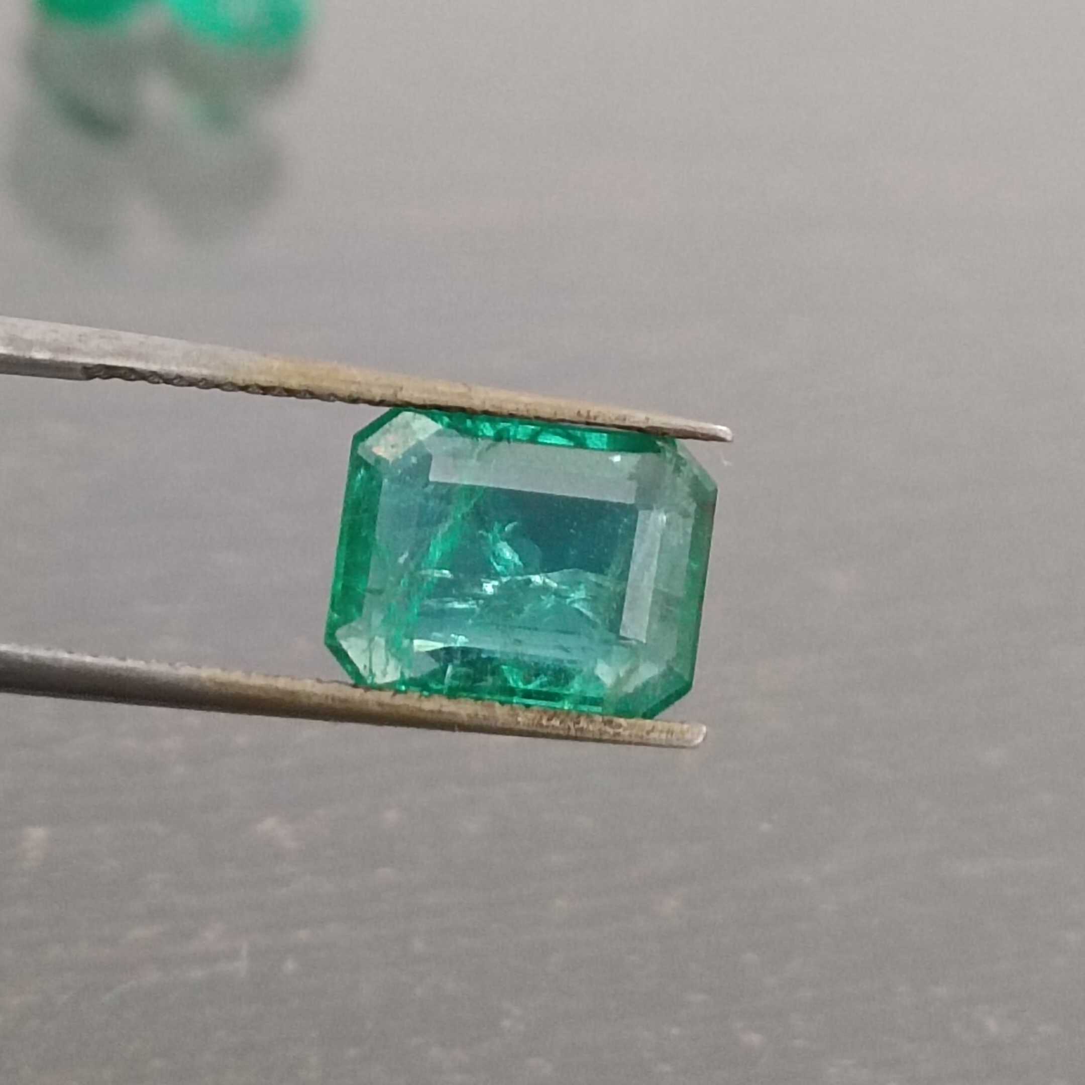 2.28ct Natural Vivid green emerald octagon cut certified gem