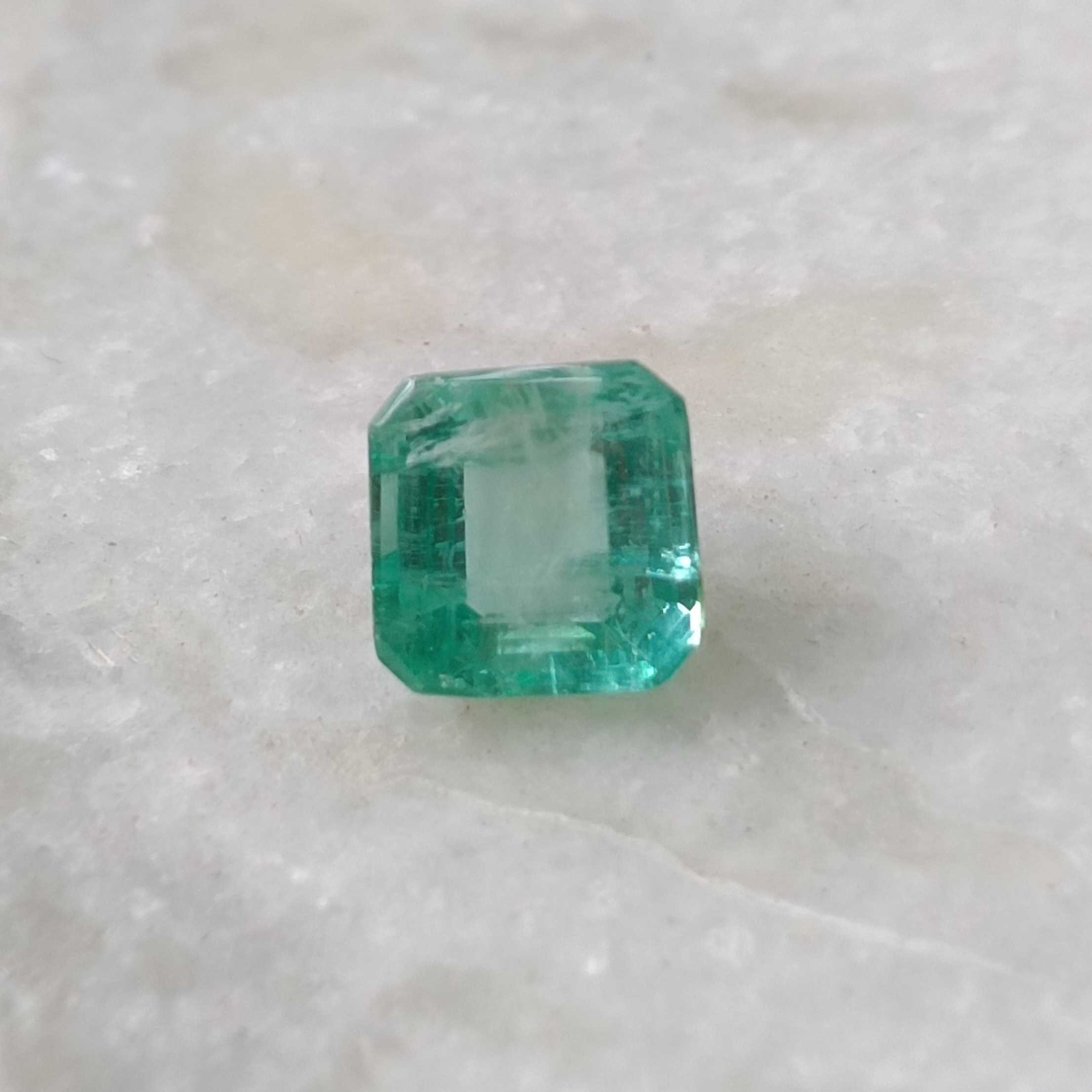 2.47ct Light green octagon Colombian emerald gem Certified 