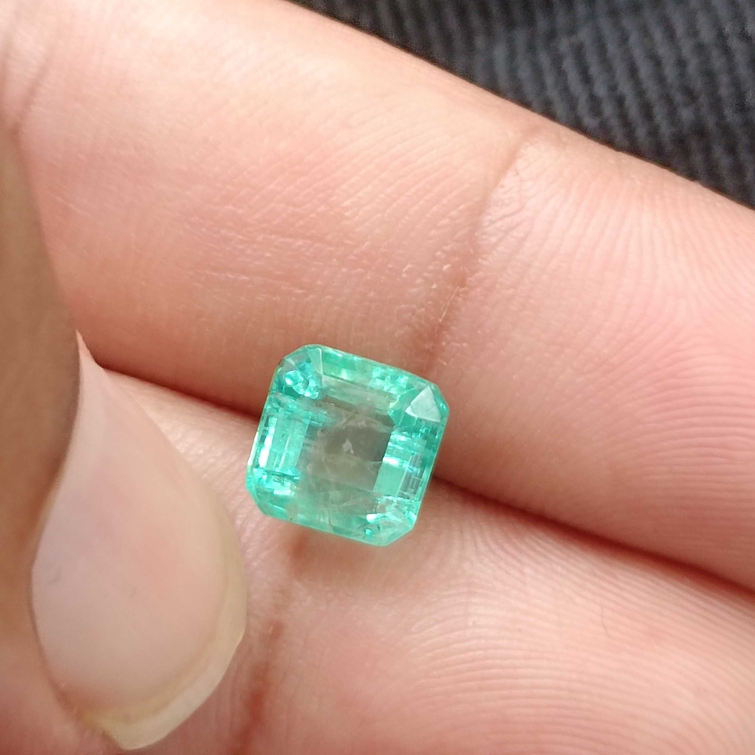 2.47ct Light green octagon Colombian emerald gem Certified 