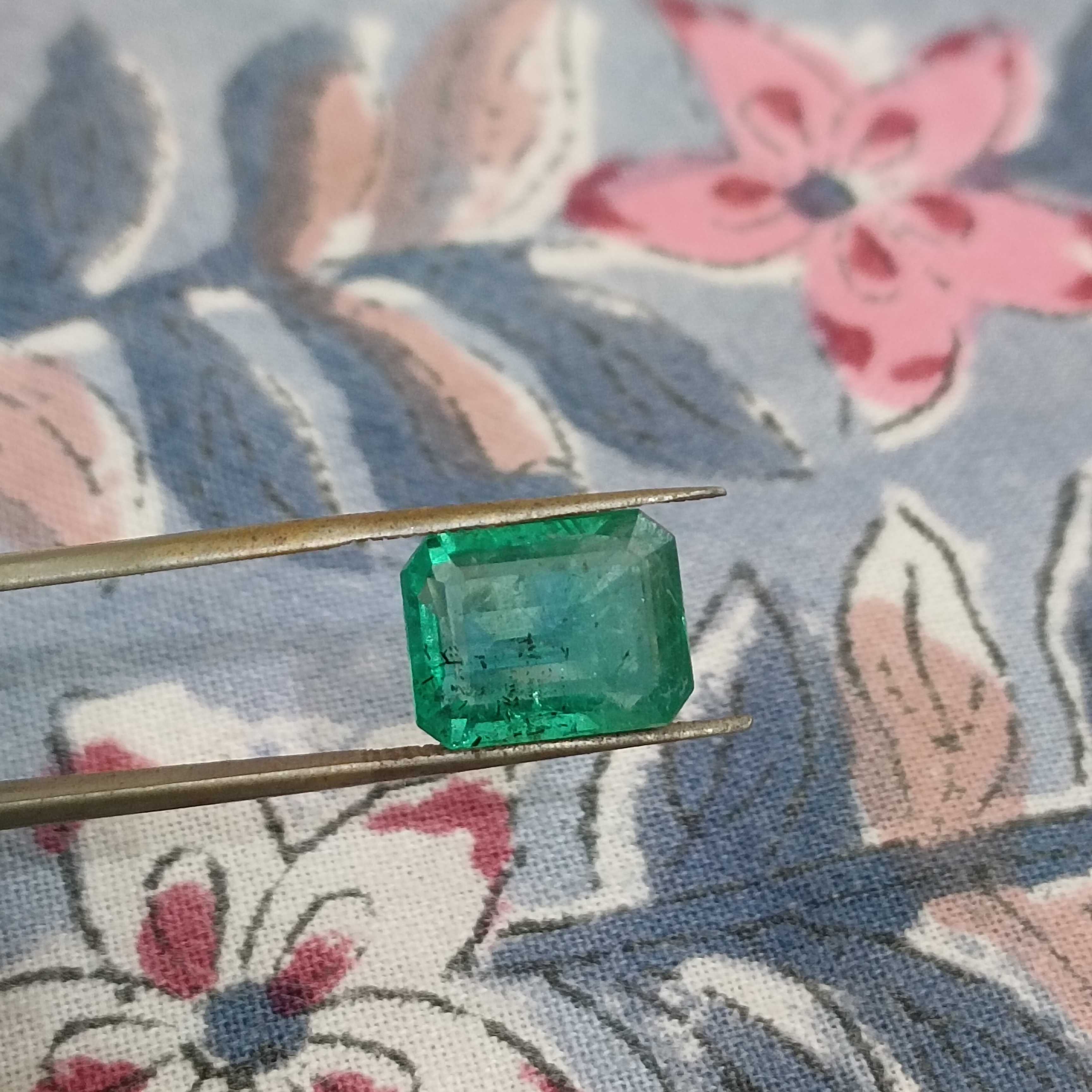 4.85ct spring green octagon emerald gemstone 