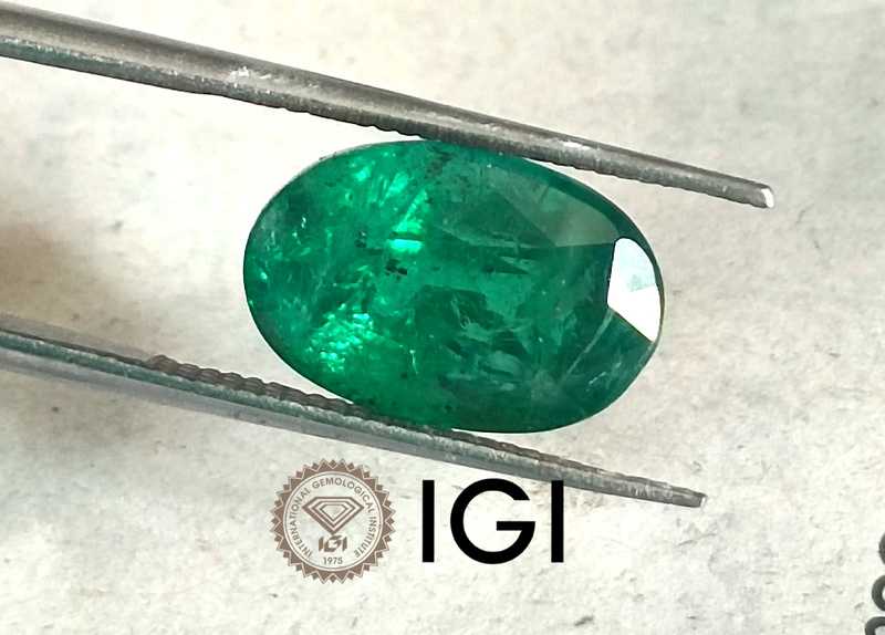 3.99ct IGI Certified Oval Vivid Green Color Emerald Gemstone