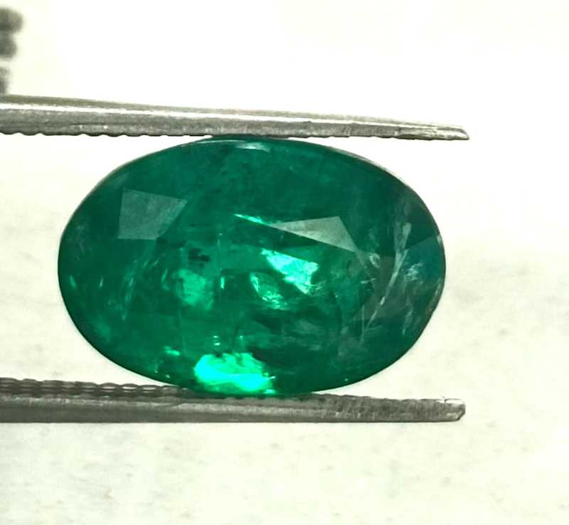 3.99ct IGI Certified Oval Vivid Green Color Emerald Gemstone