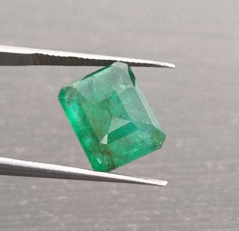 4.18ct lively pure green color octagon cut emerald gem