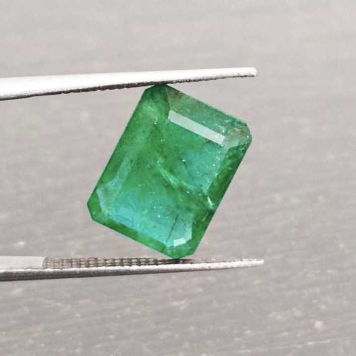 4.18ct lively pure green color octagon cut emerald gem