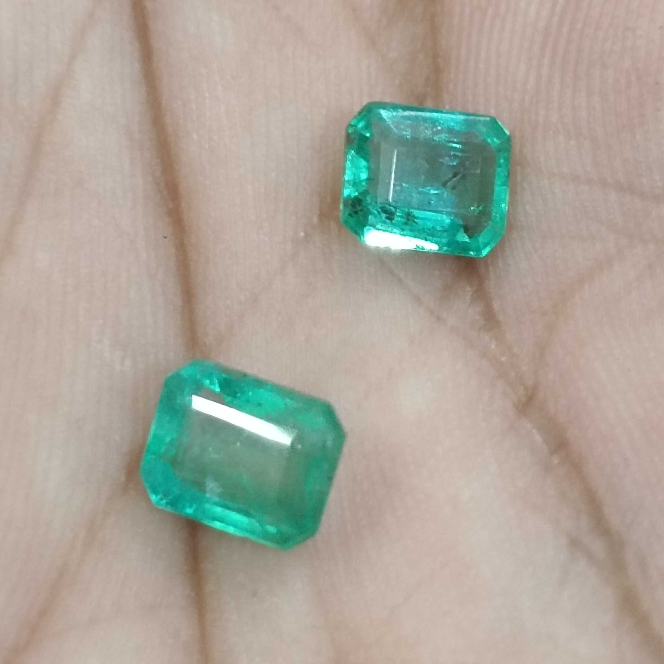 2.28ct 2pcs light green emerald gemstone 