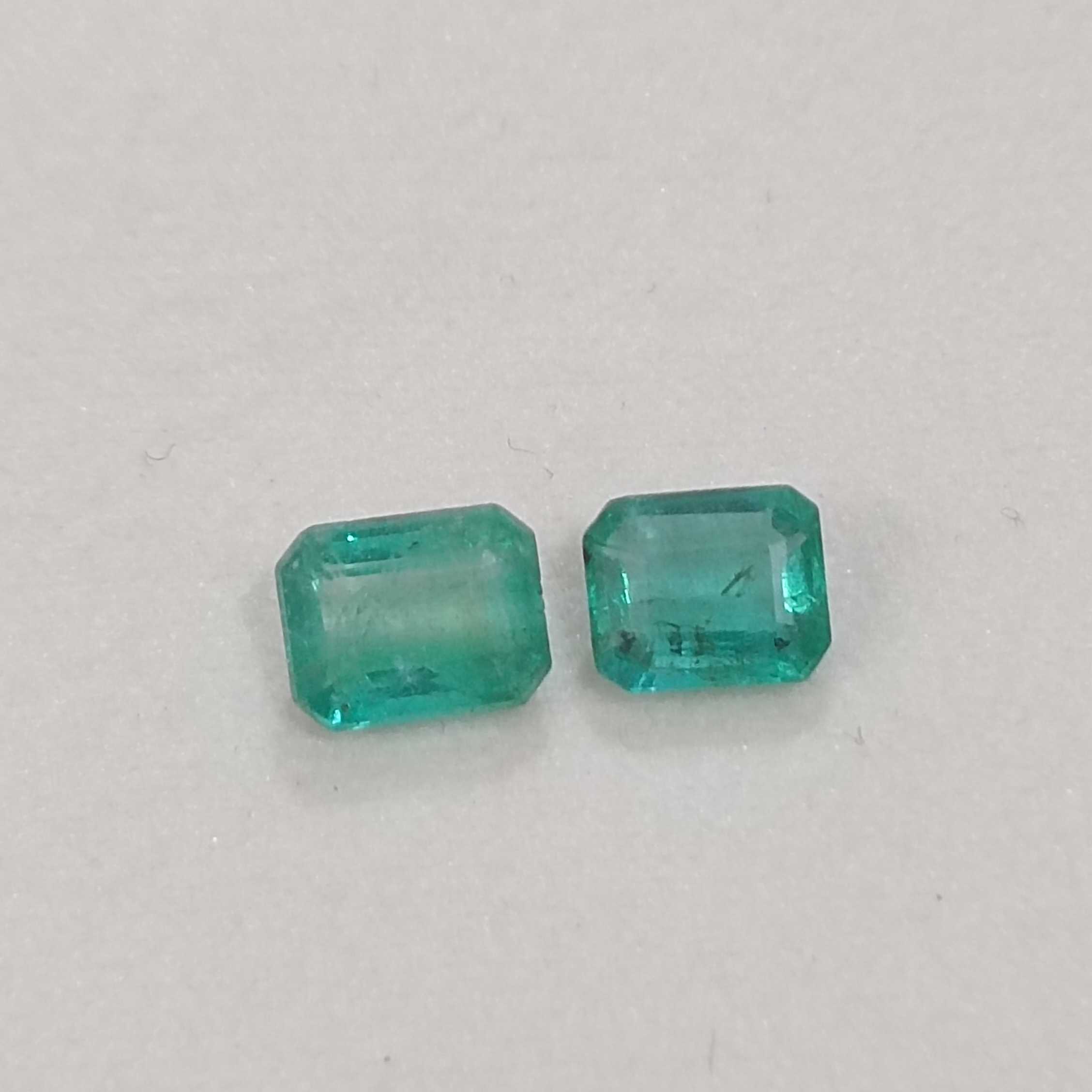 2.28ct 2pcs light green emerald gemstone 