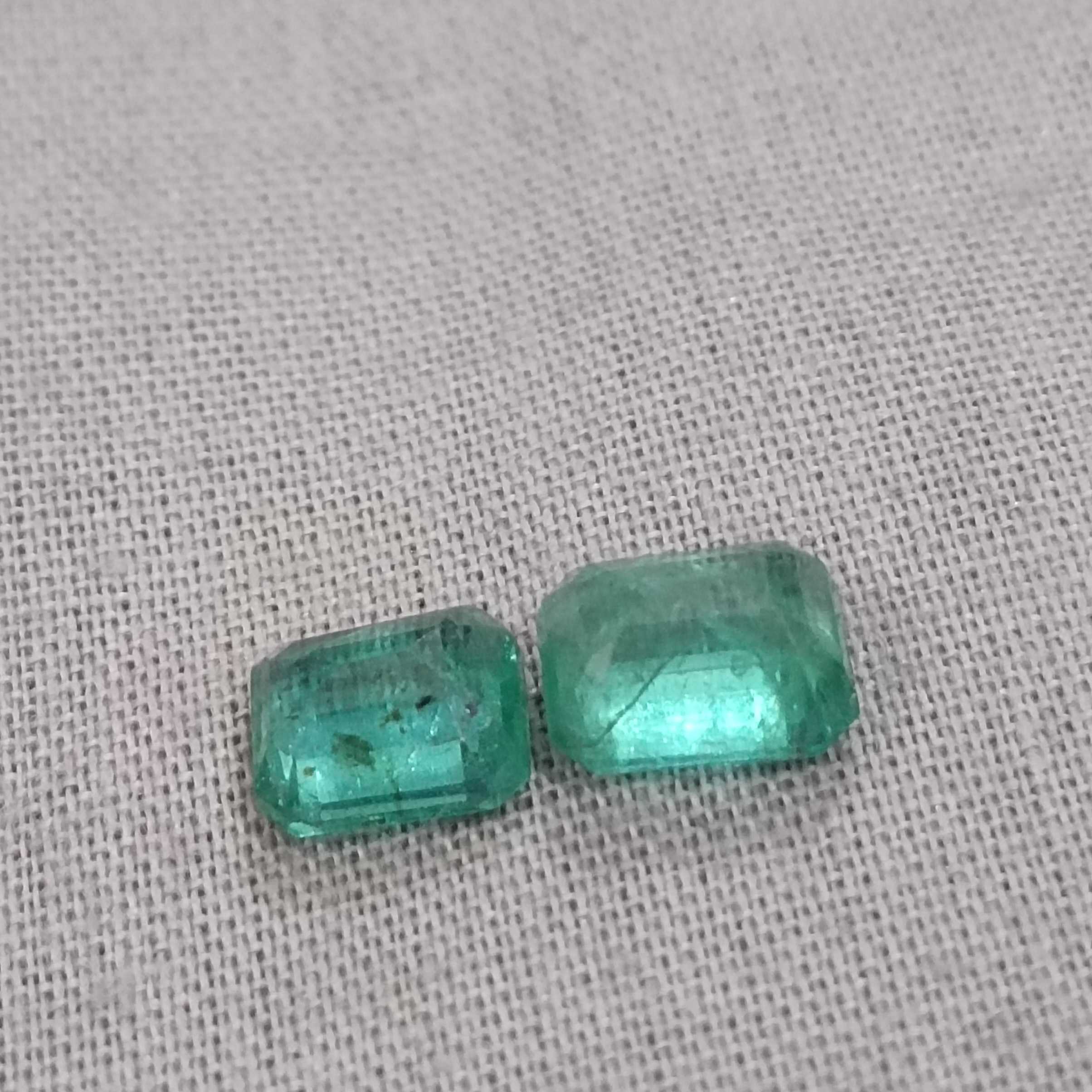 2.28ct 2pcs light green emerald gemstone 