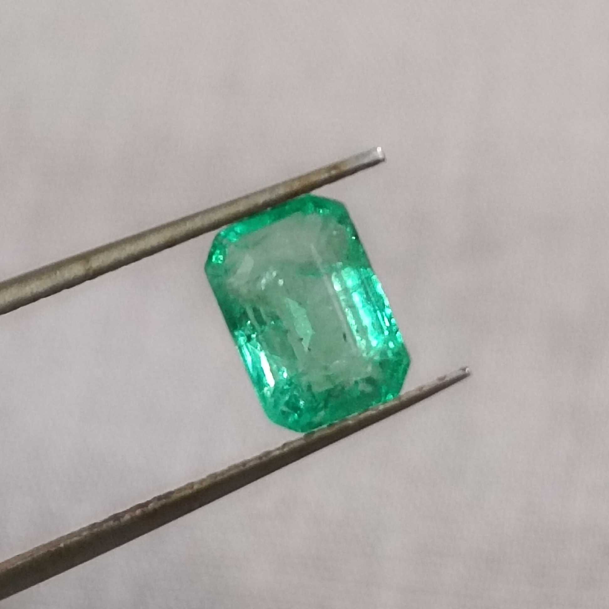 1.38ct swat green emerald gemstone /