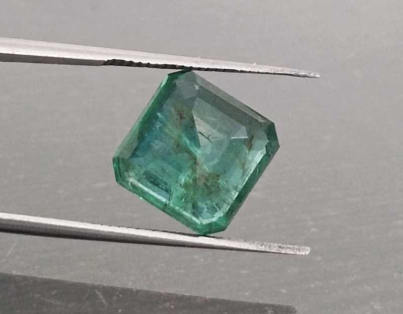 4.63ct deep vivid green color octagon square emerald 