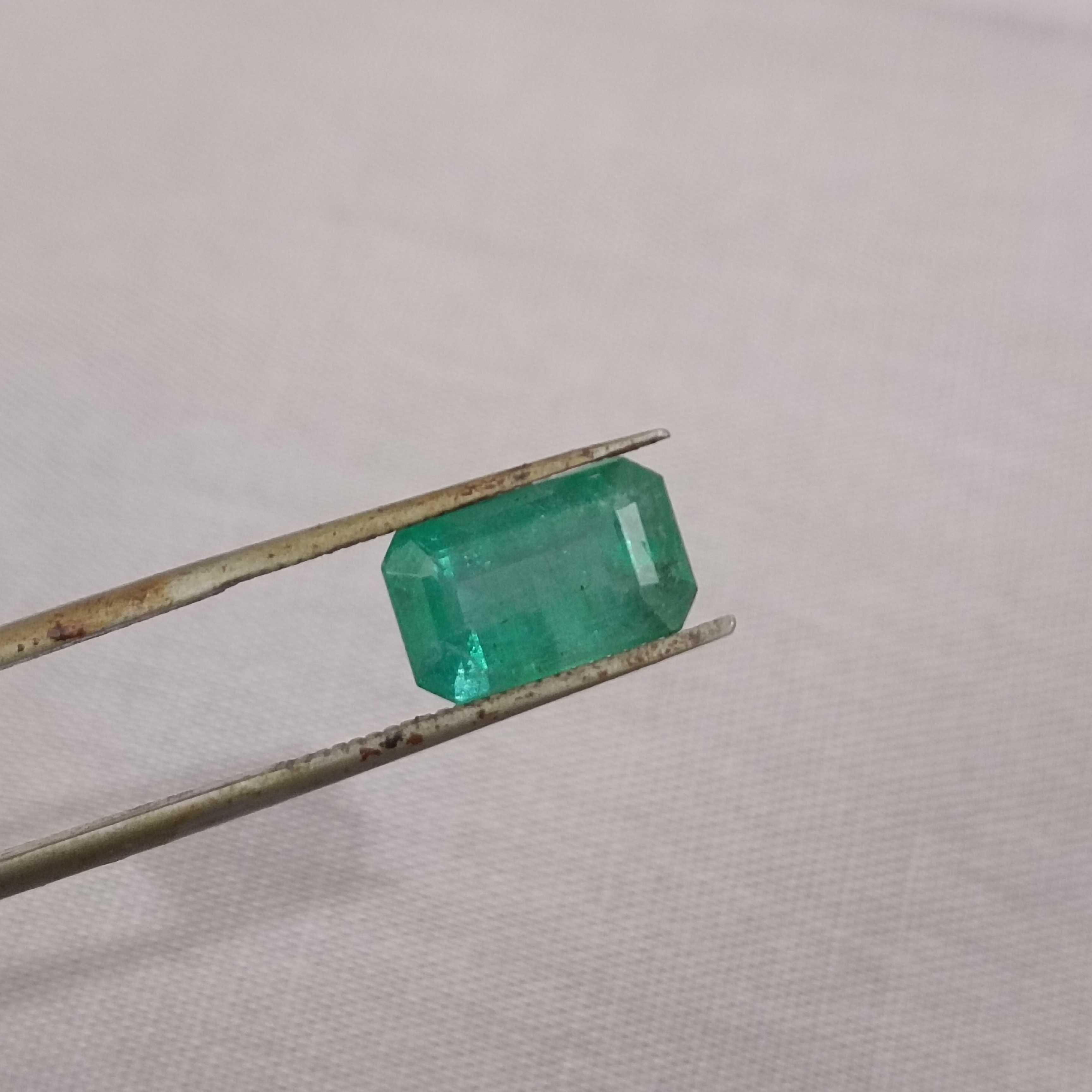 2.77ct deep medium green octagon emerald gemstone 