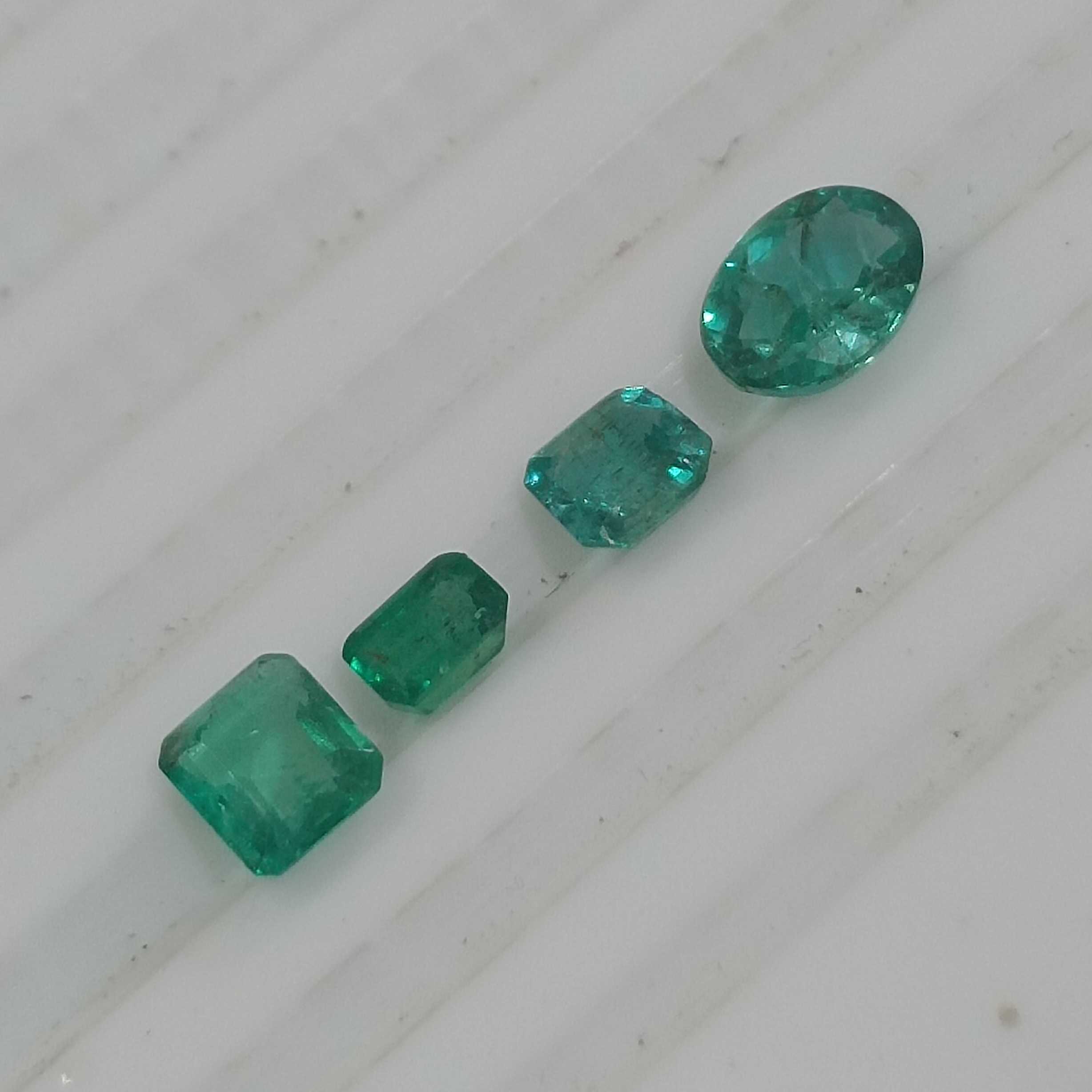 1.98ct natural shining leaf green emerald gemstone parcel 