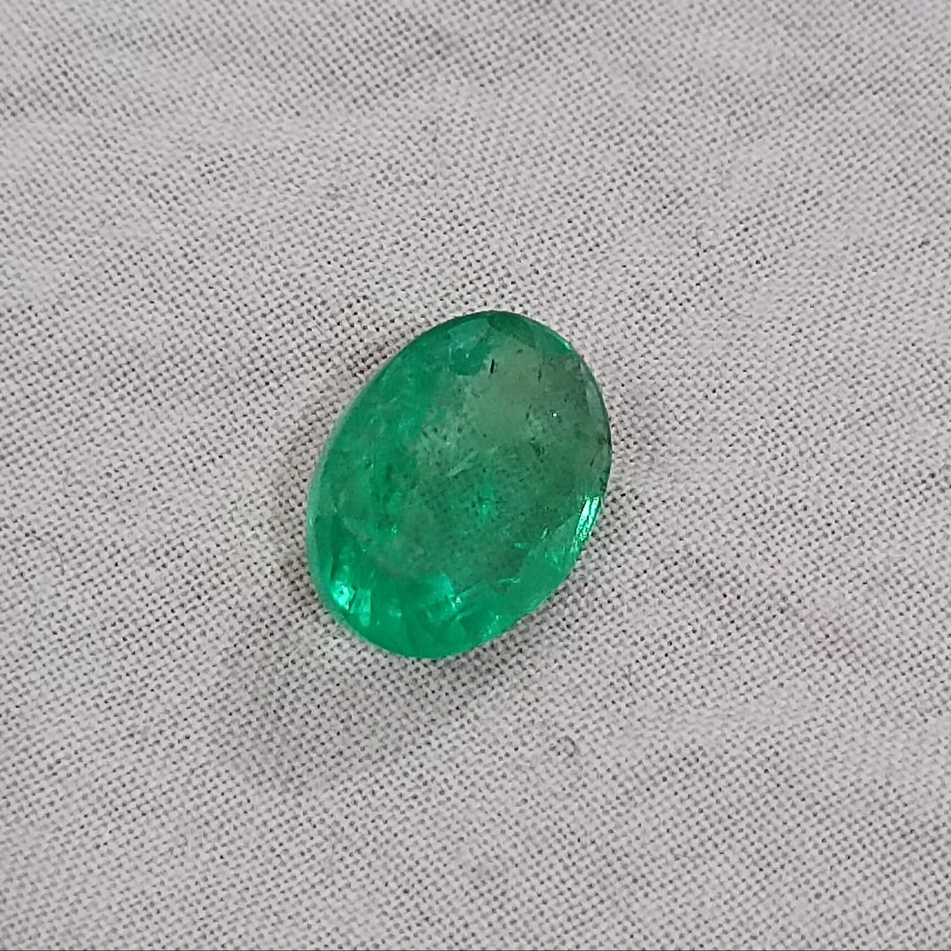 2.77ct GSI certified vivid green oval cut Colombian emerald stone