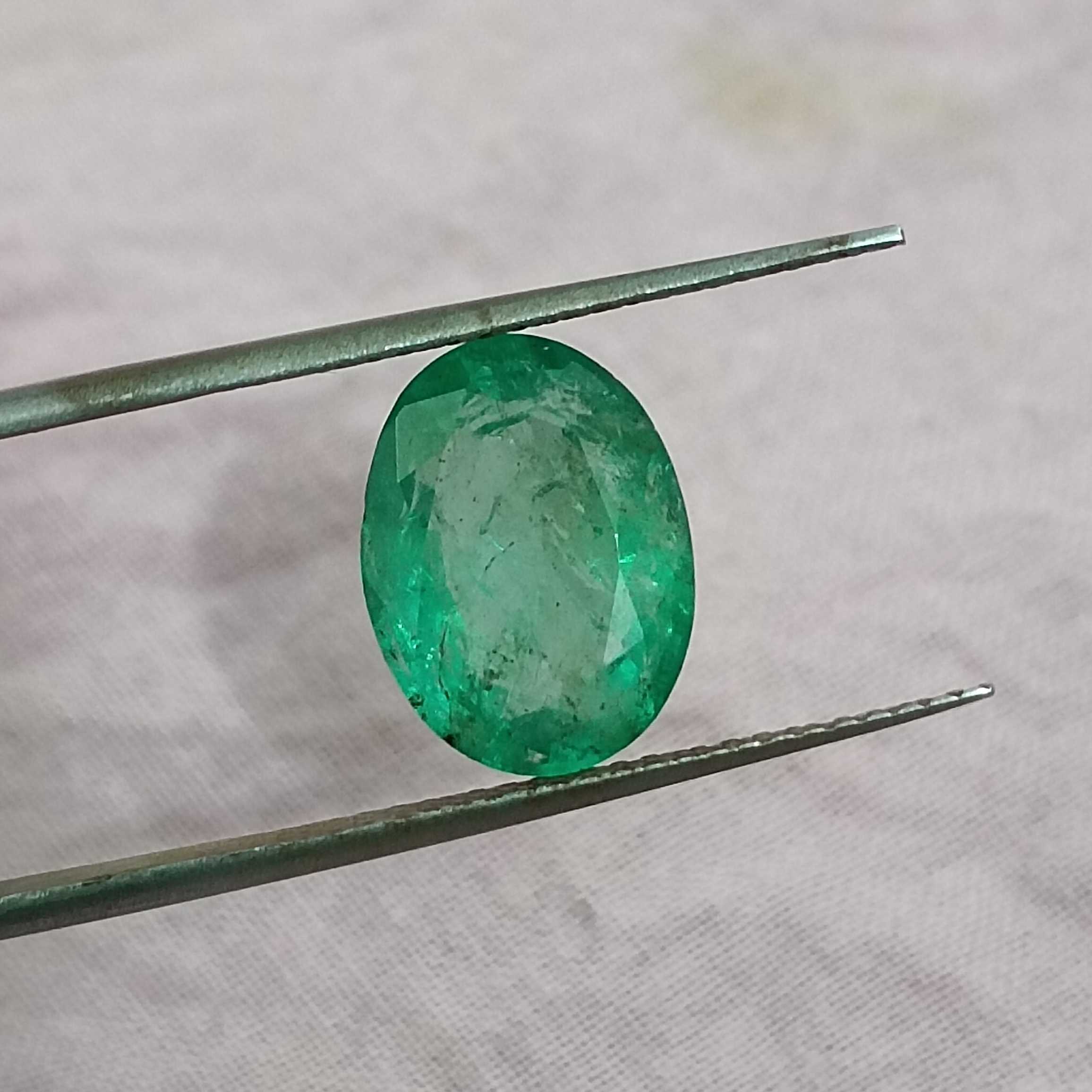 2.77ct GSI certified vivid green oval cut Colombian emerald stone