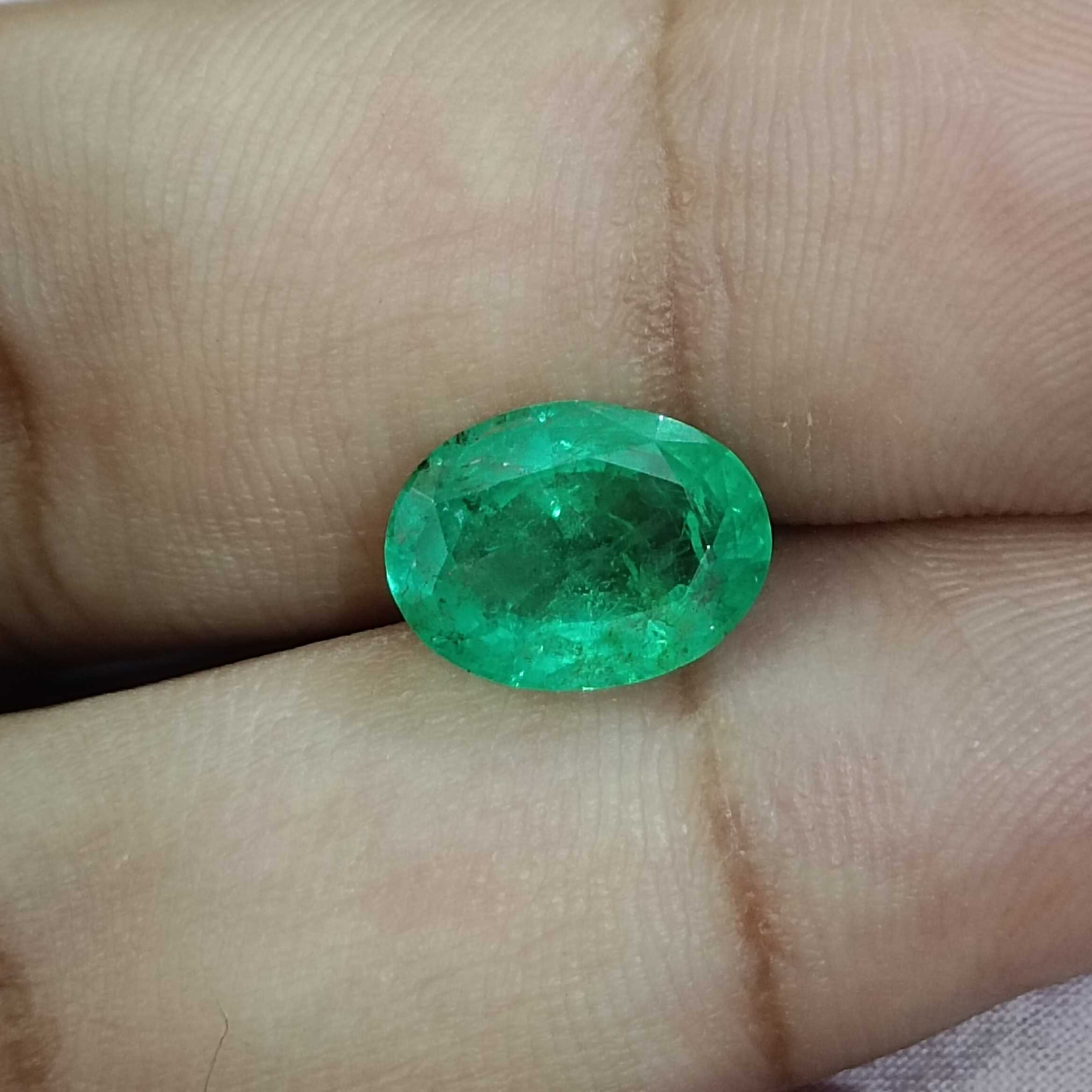 2.77ct GSI certified vivid green oval cut Colombian emerald stone