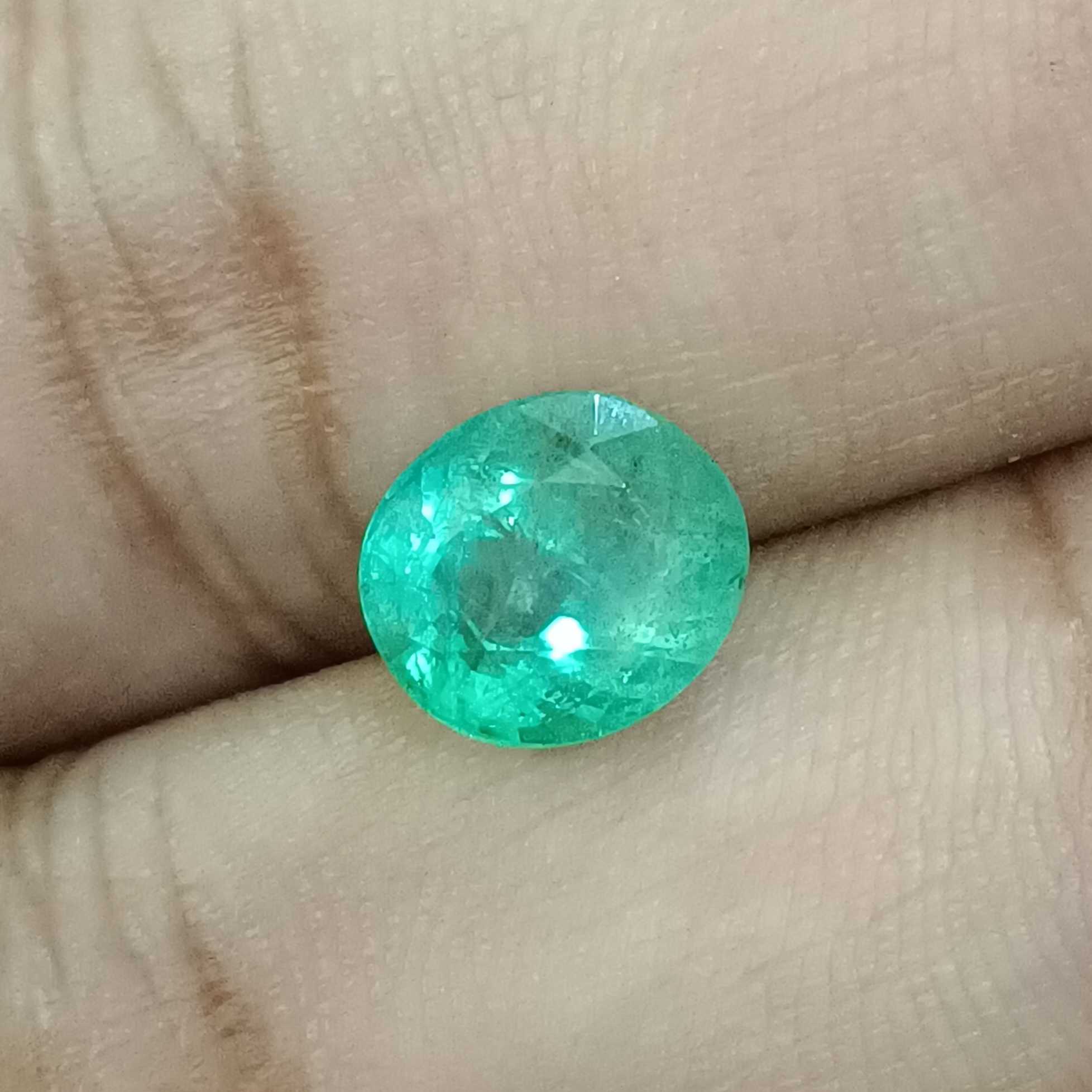 2.34ct light neon Colombian green roundish oval emerald gemstone 