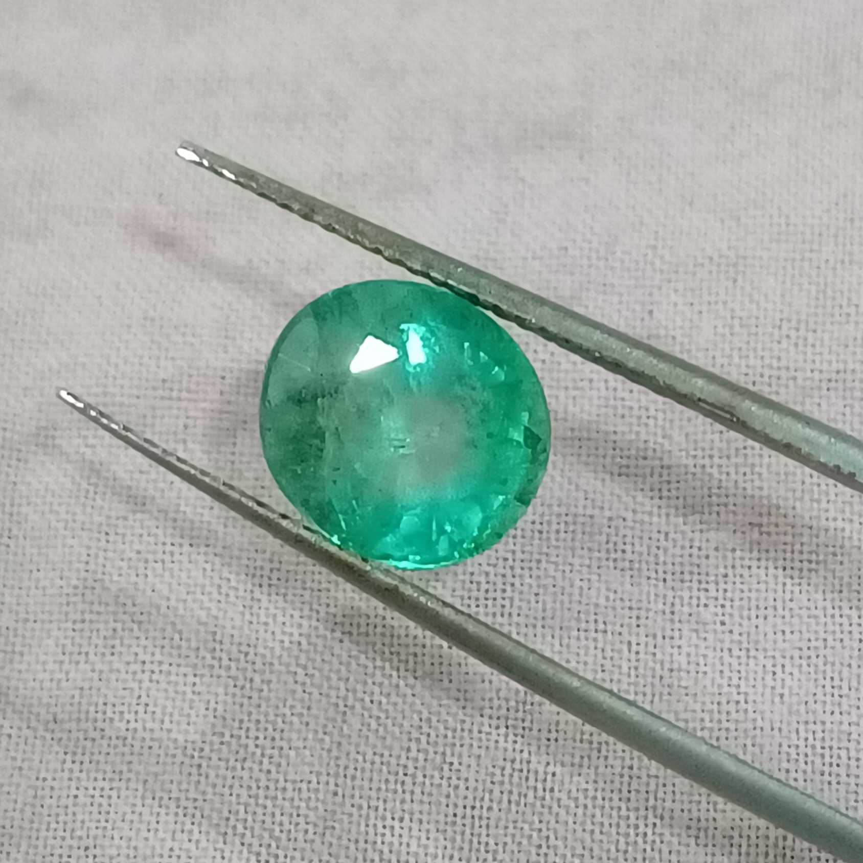 2.34ct light neon Colombian green roundish oval emerald gemstone 