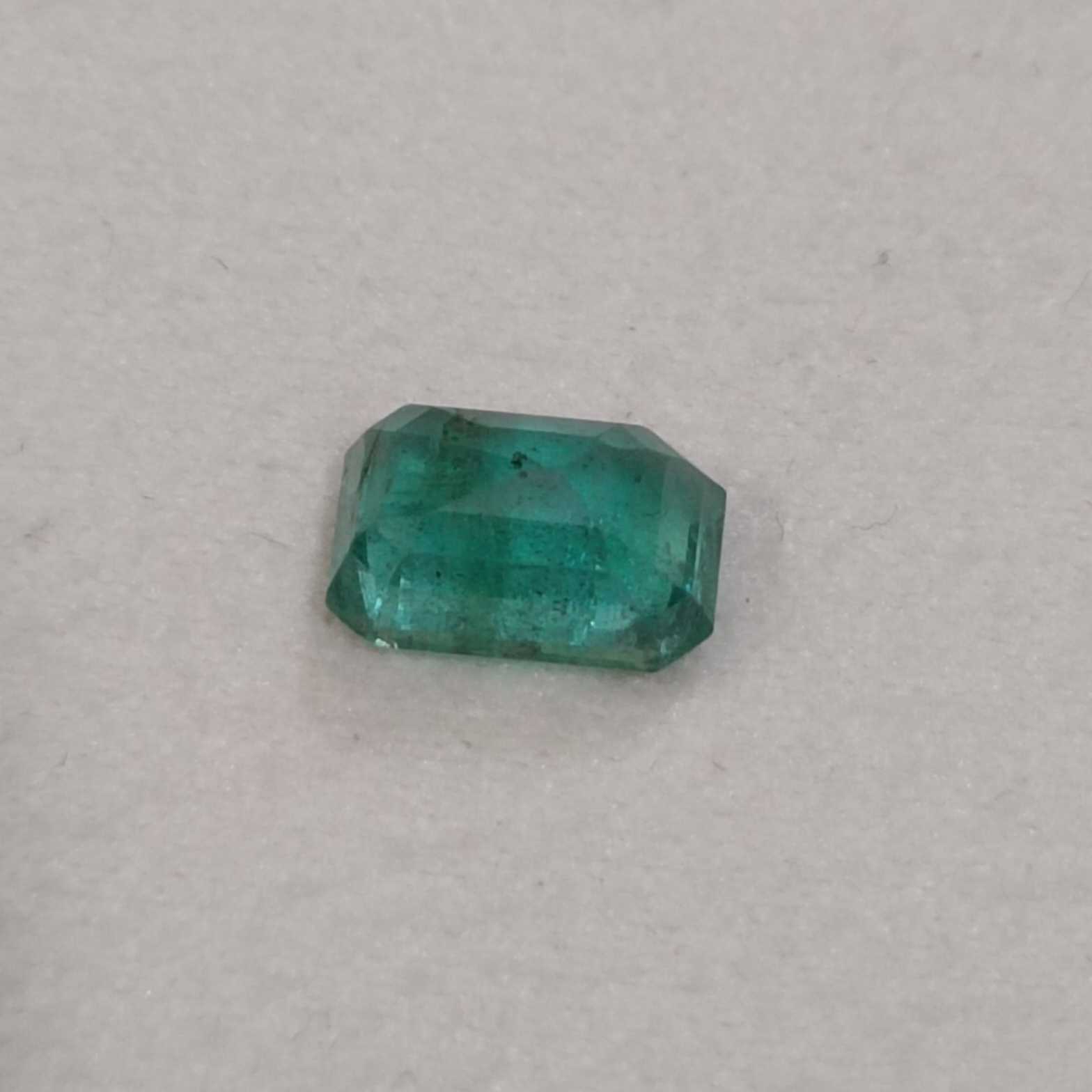 2.05ct bright golden green octagon emerald gemstone 