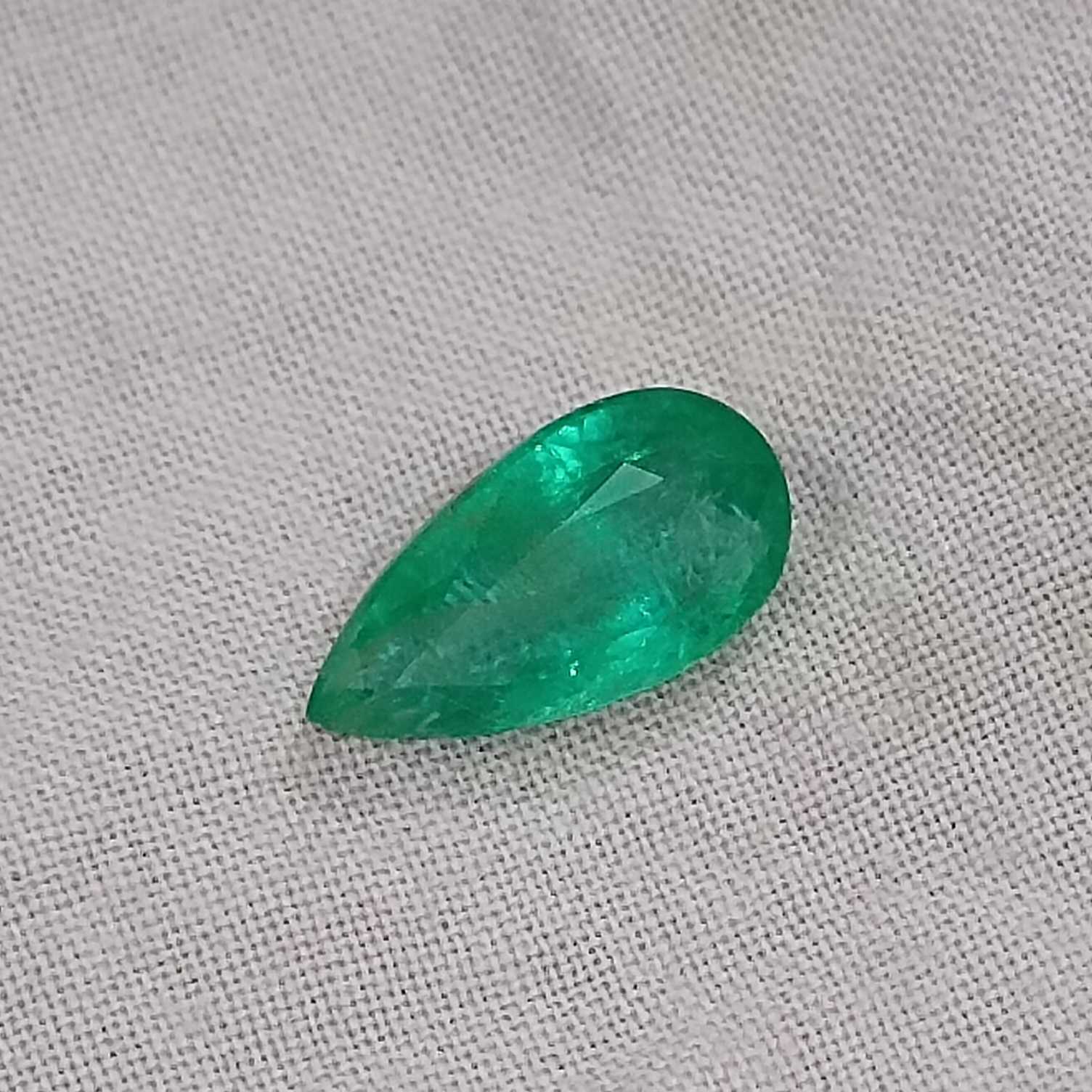 1.41ct medium mint green color pear shape emerald gemstone 