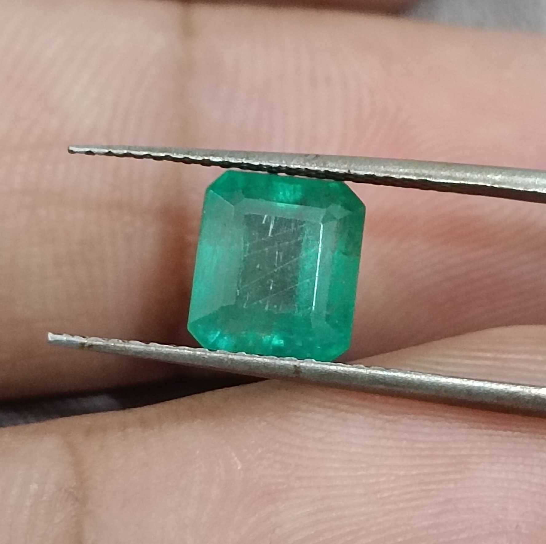 2.82ct medium goldn green shade emerald cut emerald/