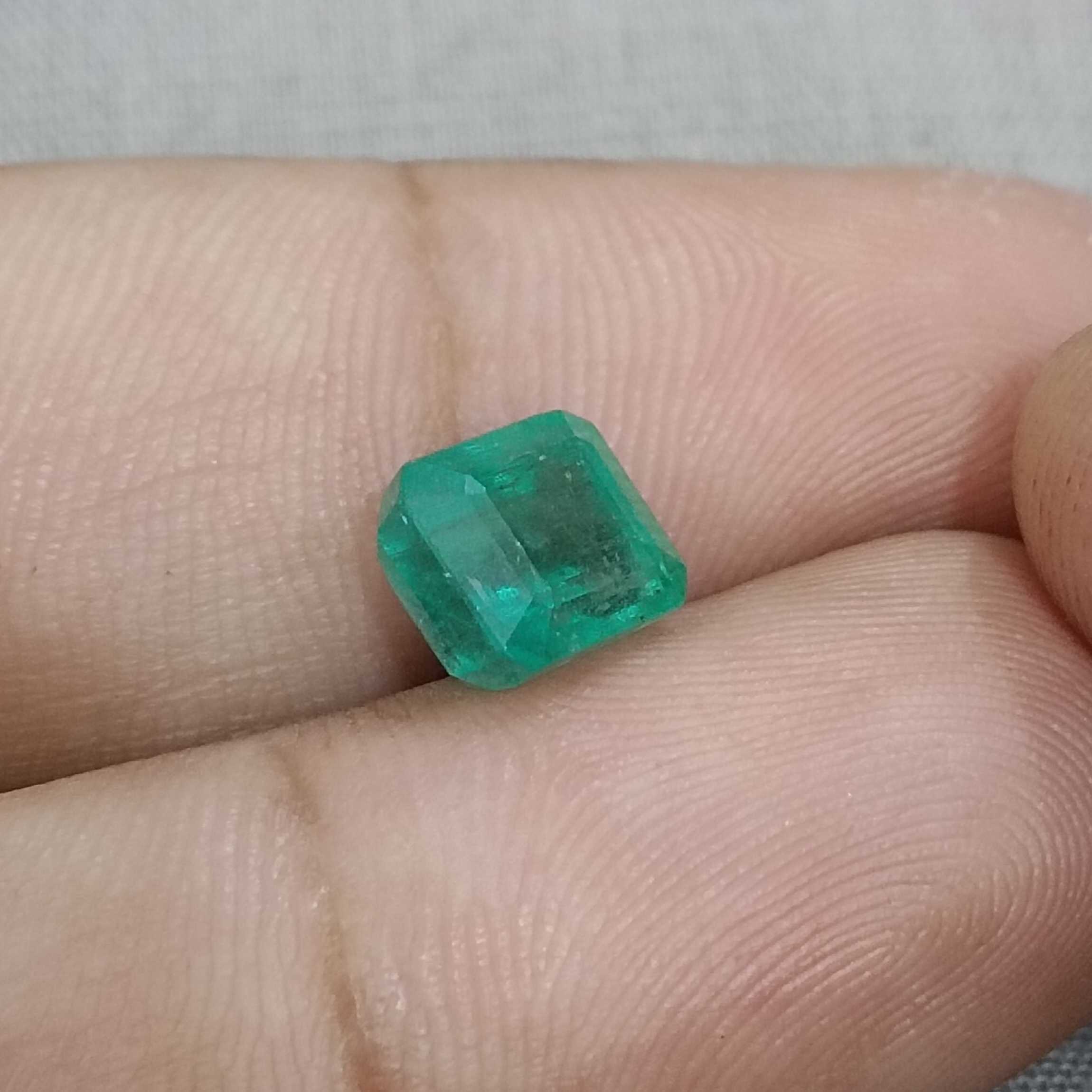 2.82ct medium goldn green shade emerald cut emerald