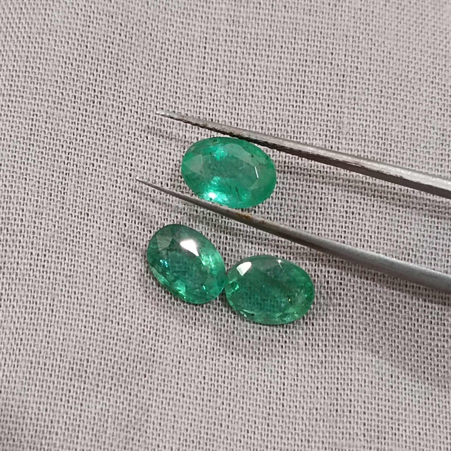 5.55ct deep to medium green natural emerald gemstone parcel 