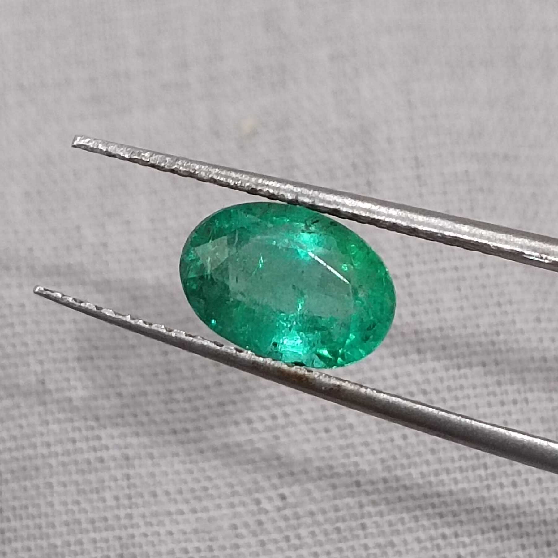 1.46ct vivid bubbly green oval shape emerald gemstone 