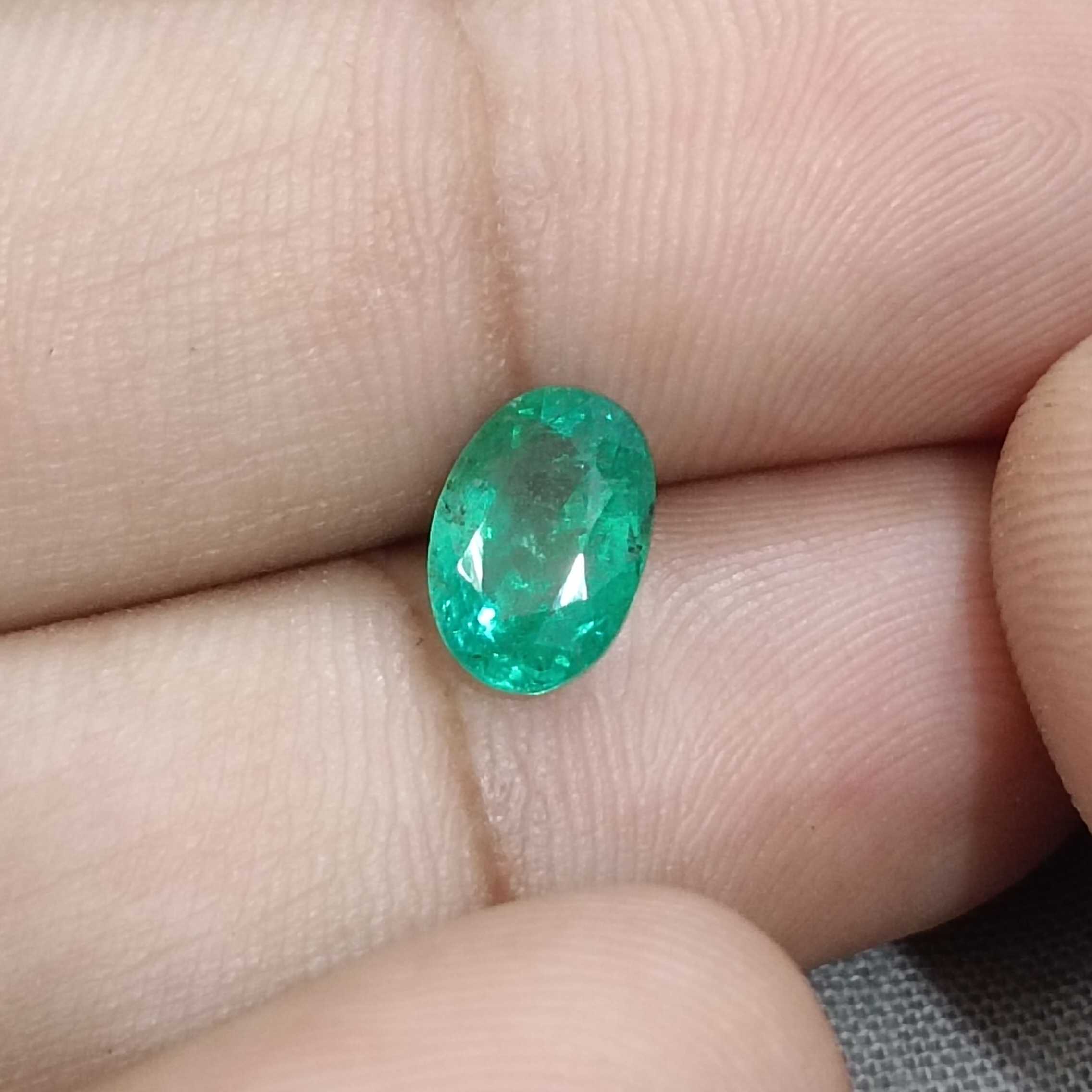 1.46ct vivid bubbly green oval shape emerald gemstone 