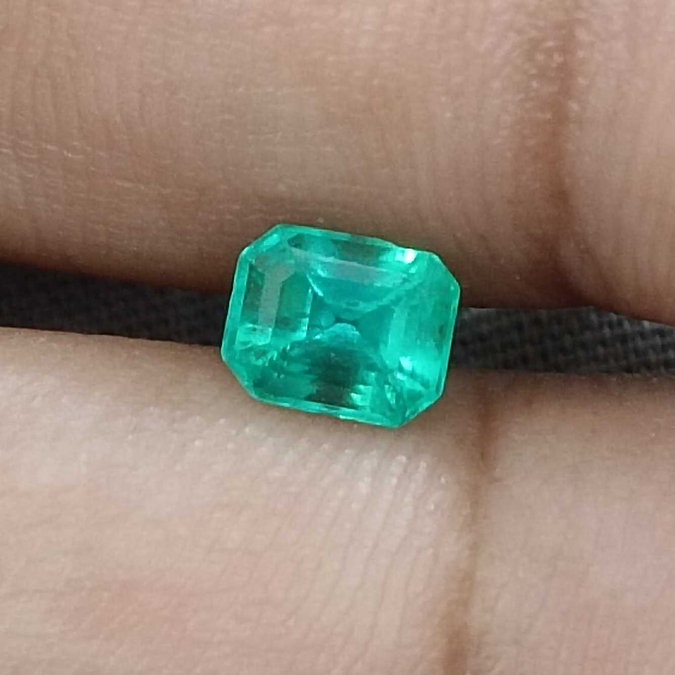 0.87ct Colombian medium color octagon cut emerald gemstone /