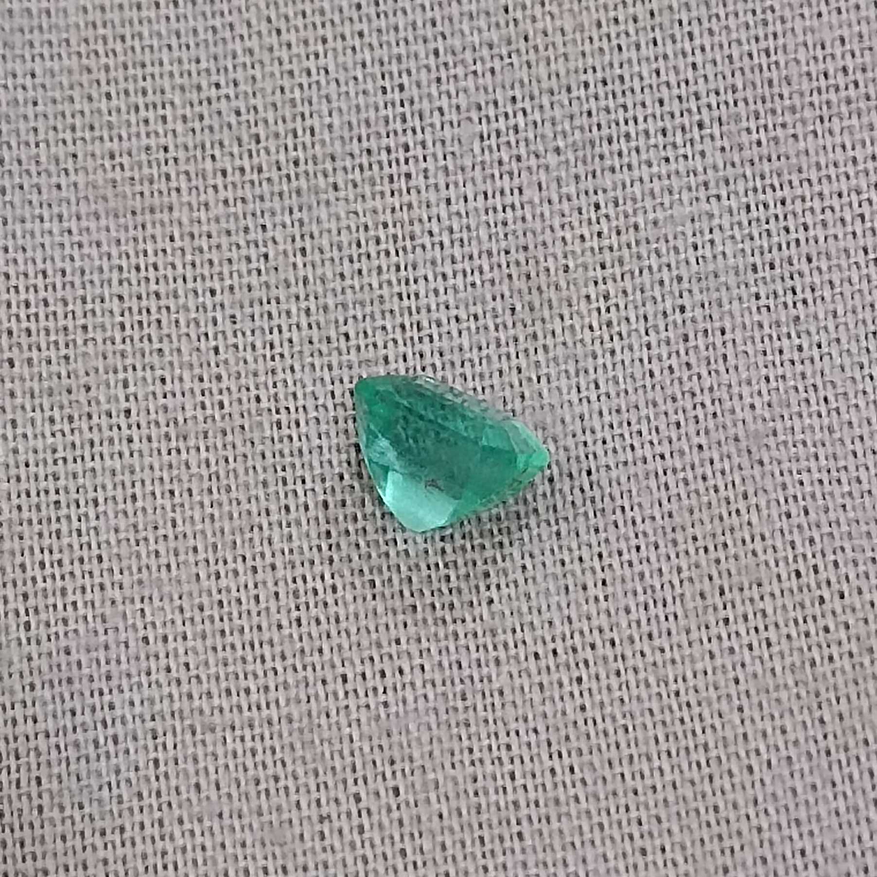 0.87ct Colombian medium color octagon cut emerald gemstone 