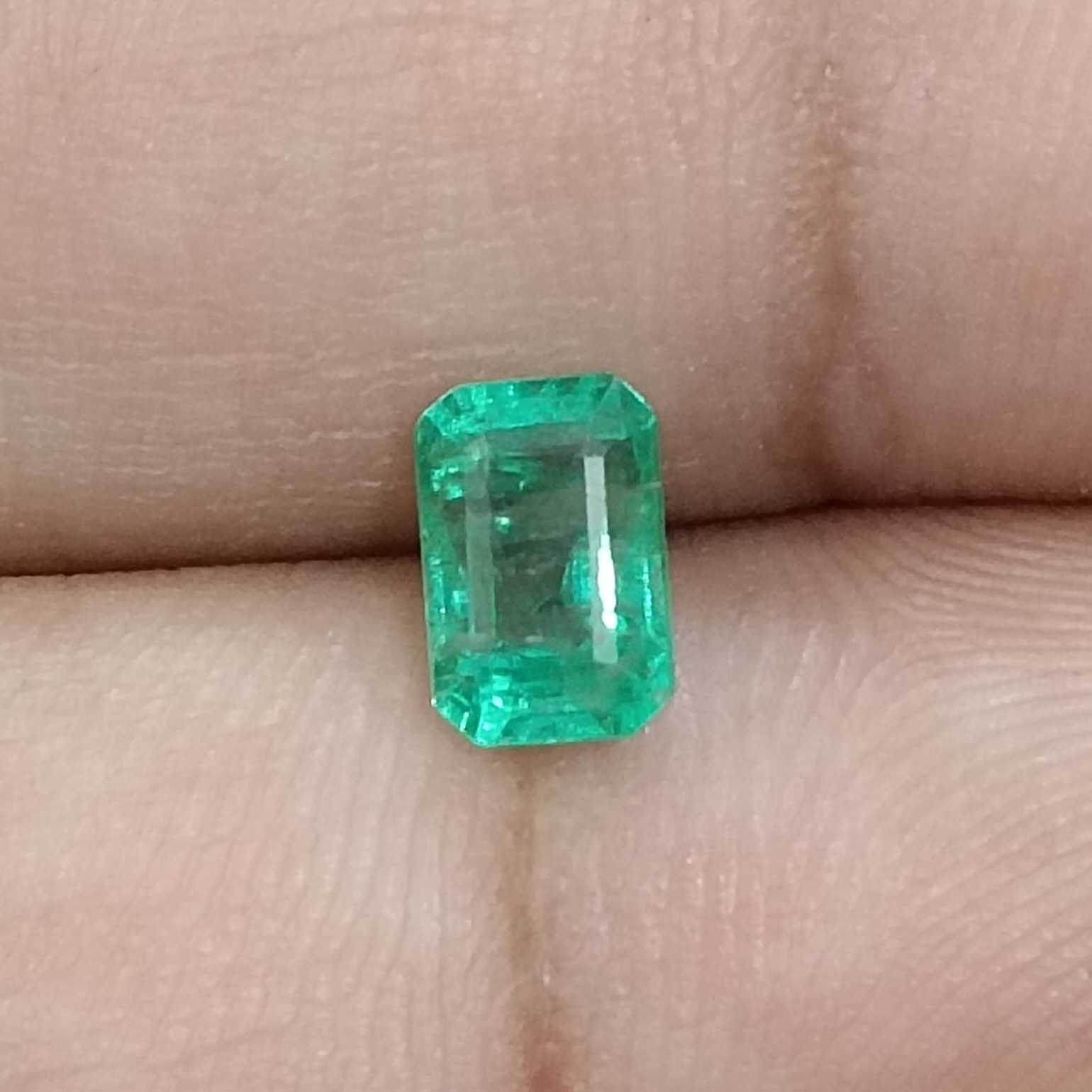 0.99ct spring green octagon emerald gemstone 