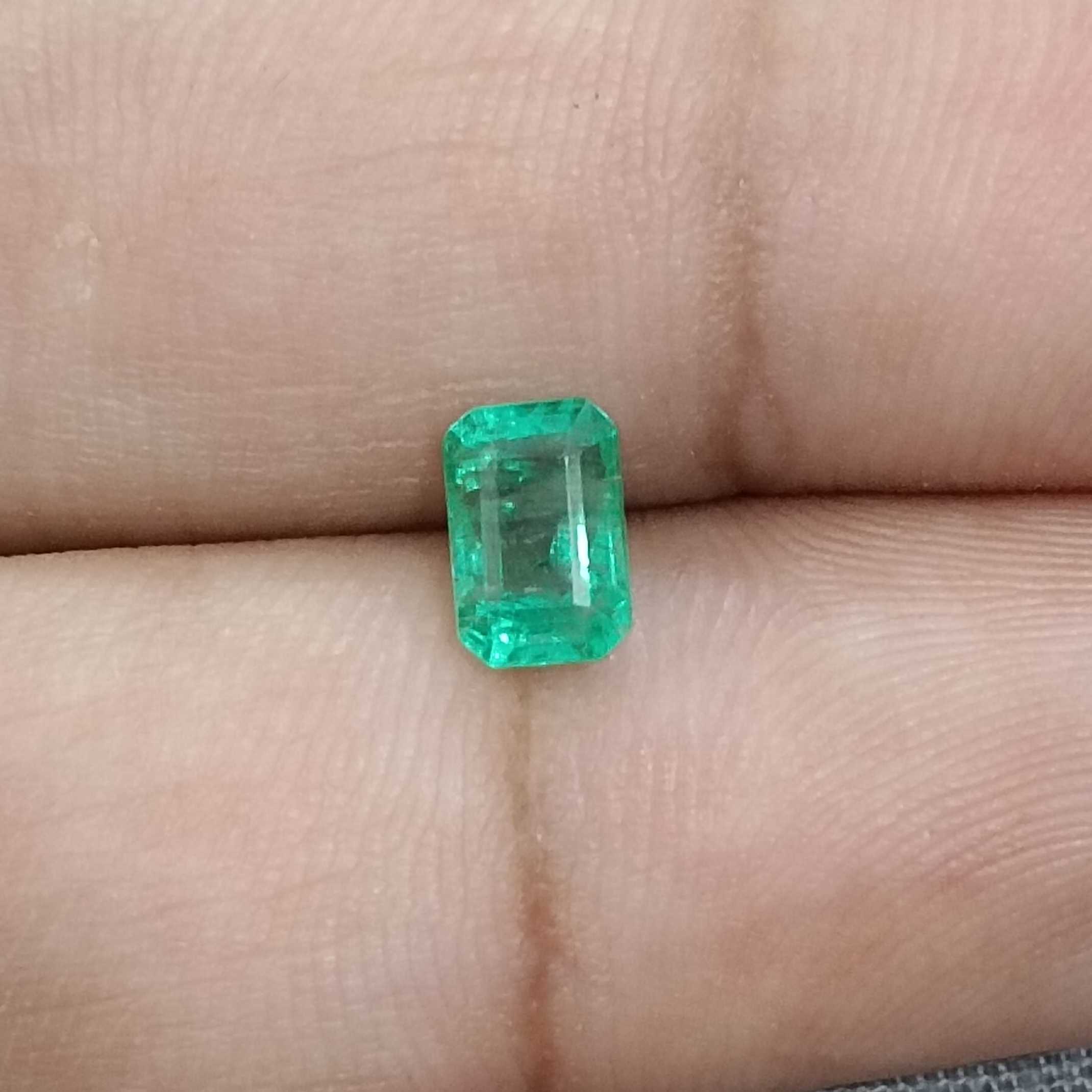 0.99ct spring green octagon emerald gemstone 