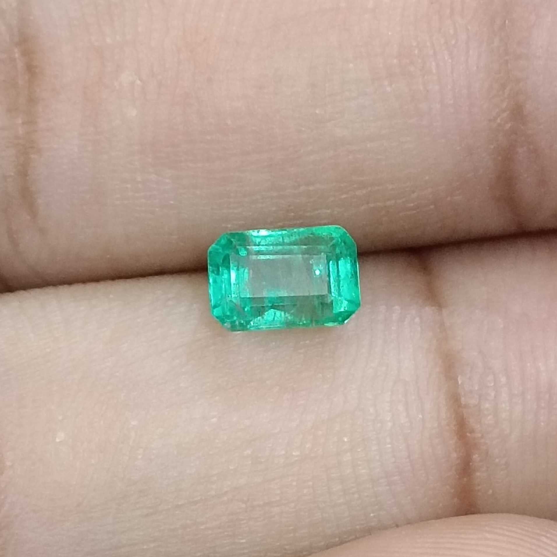 0.99ct spring green octagon emerald gemstone 